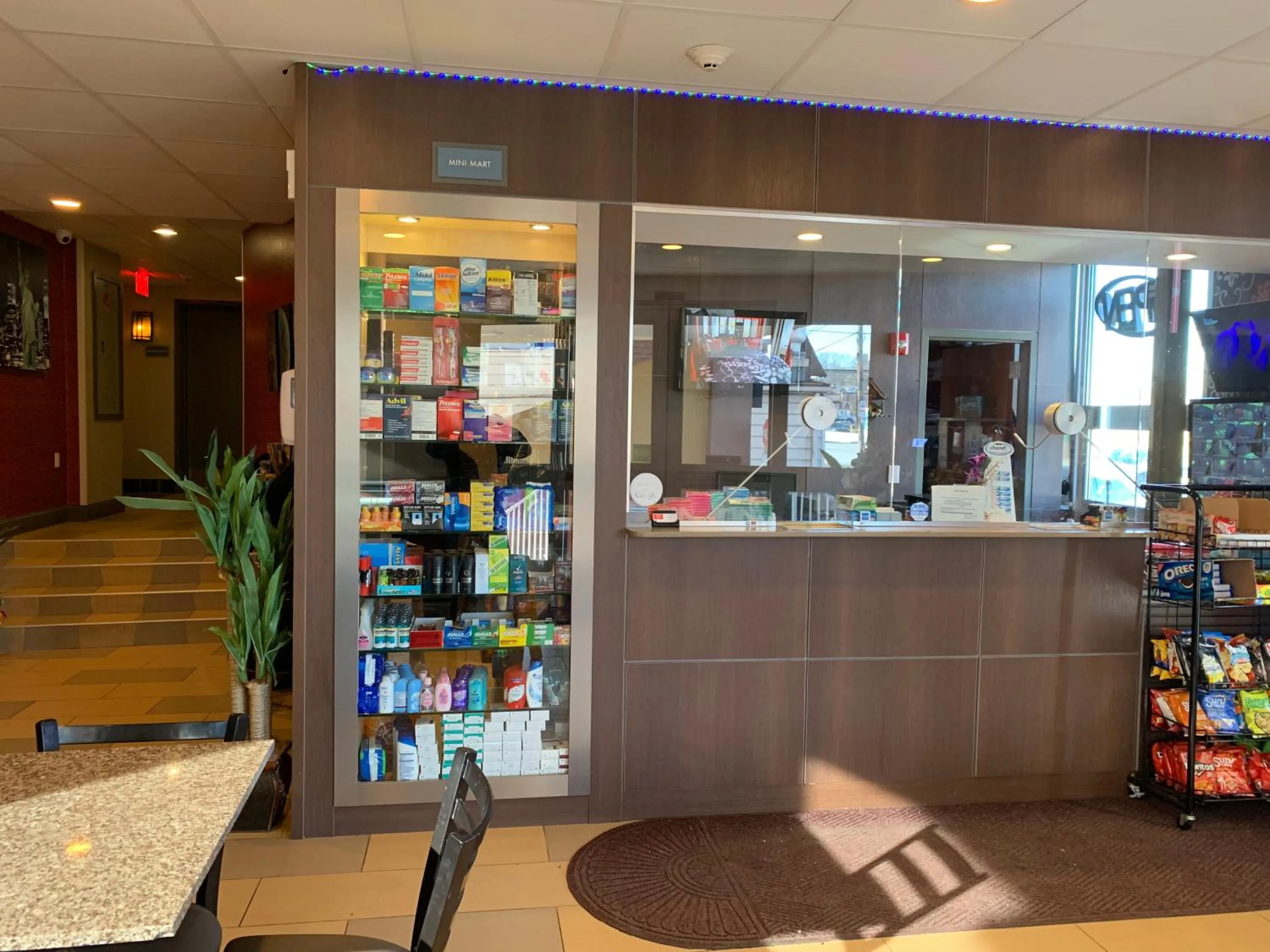 On-site shops in Red Carpet Inn Elmwood