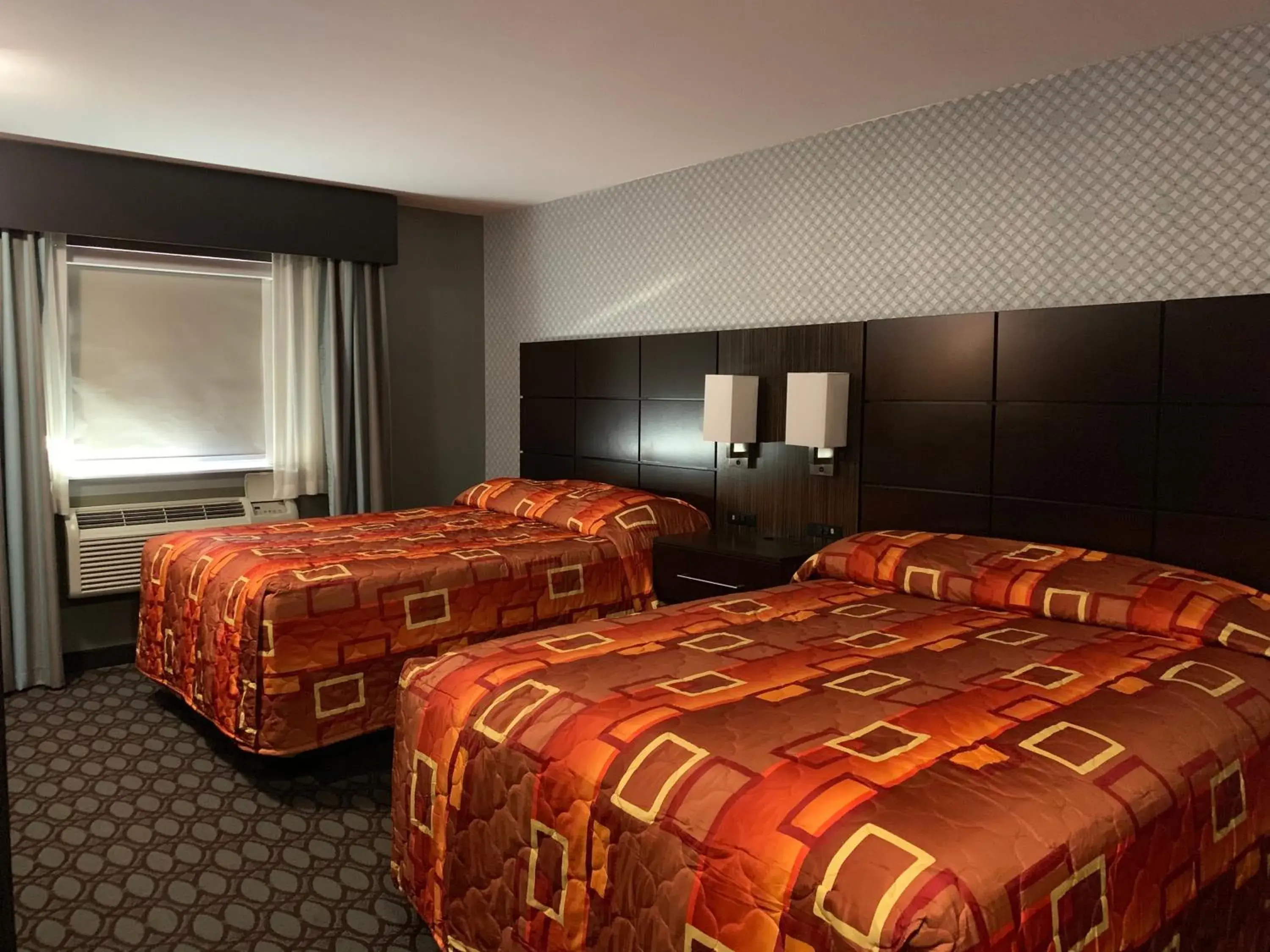 Bedroom, Bed in Red Carpet Inn Elmwood Bedroom, Bed in Red Carpet Inn Elmwood