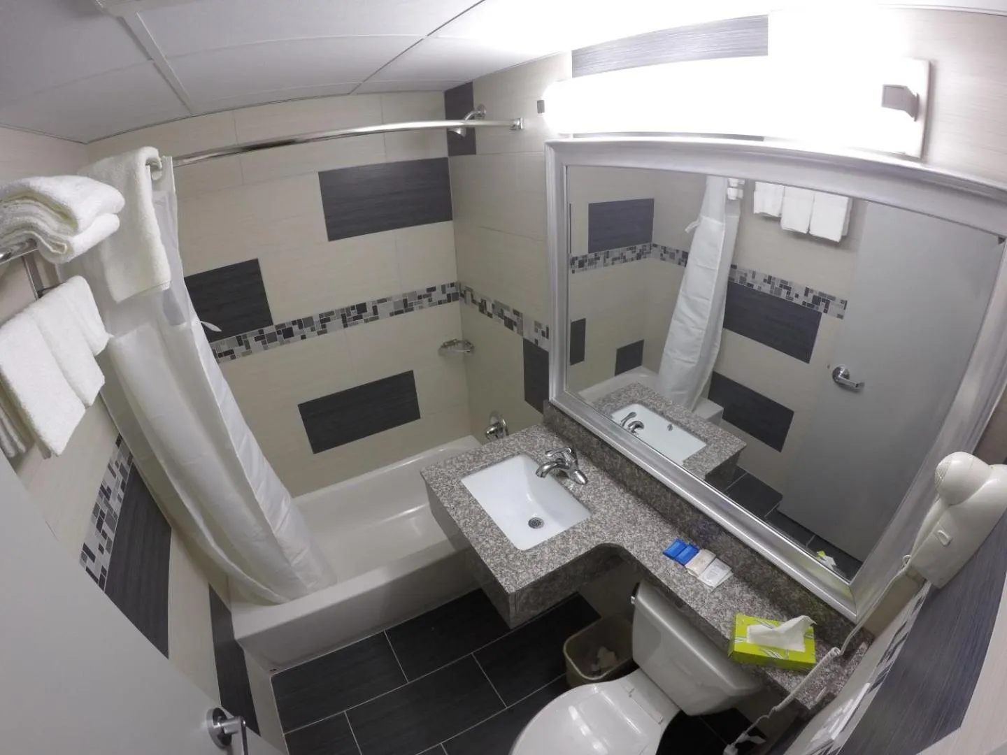 Bathroom in Red Carpet Inn Elmwood