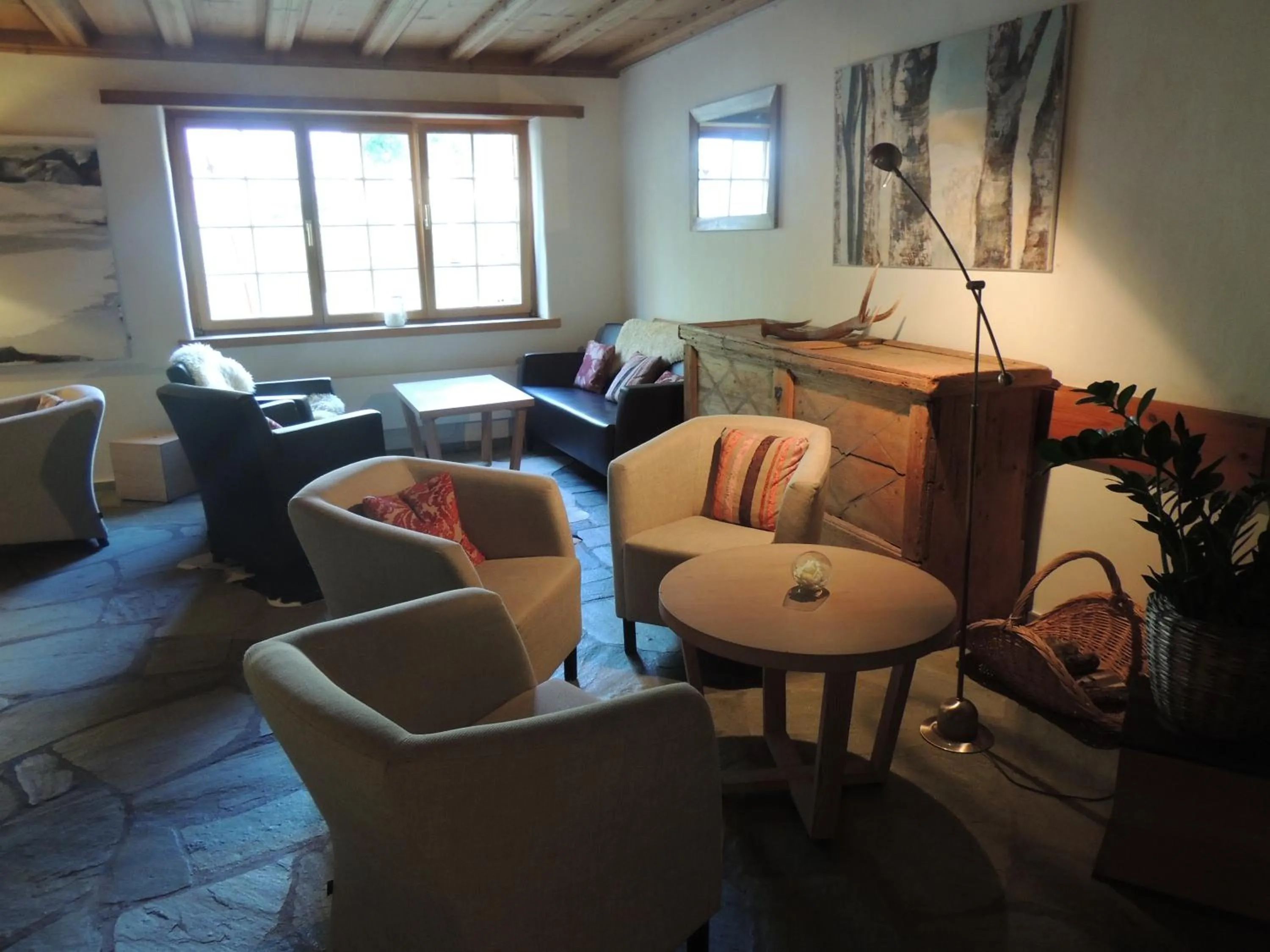 Library in Hotel Ucliva