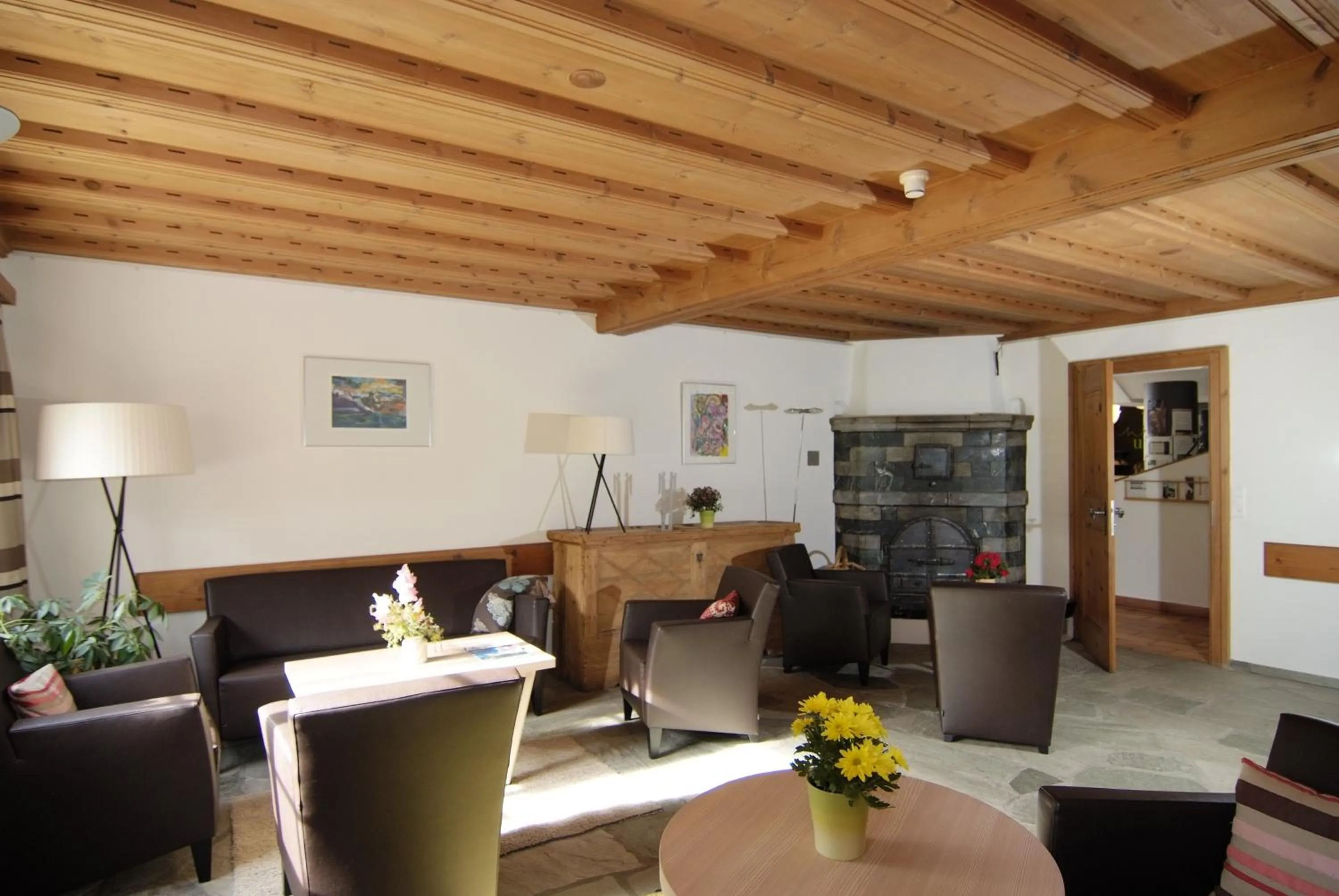 Library in Hotel Ucliva