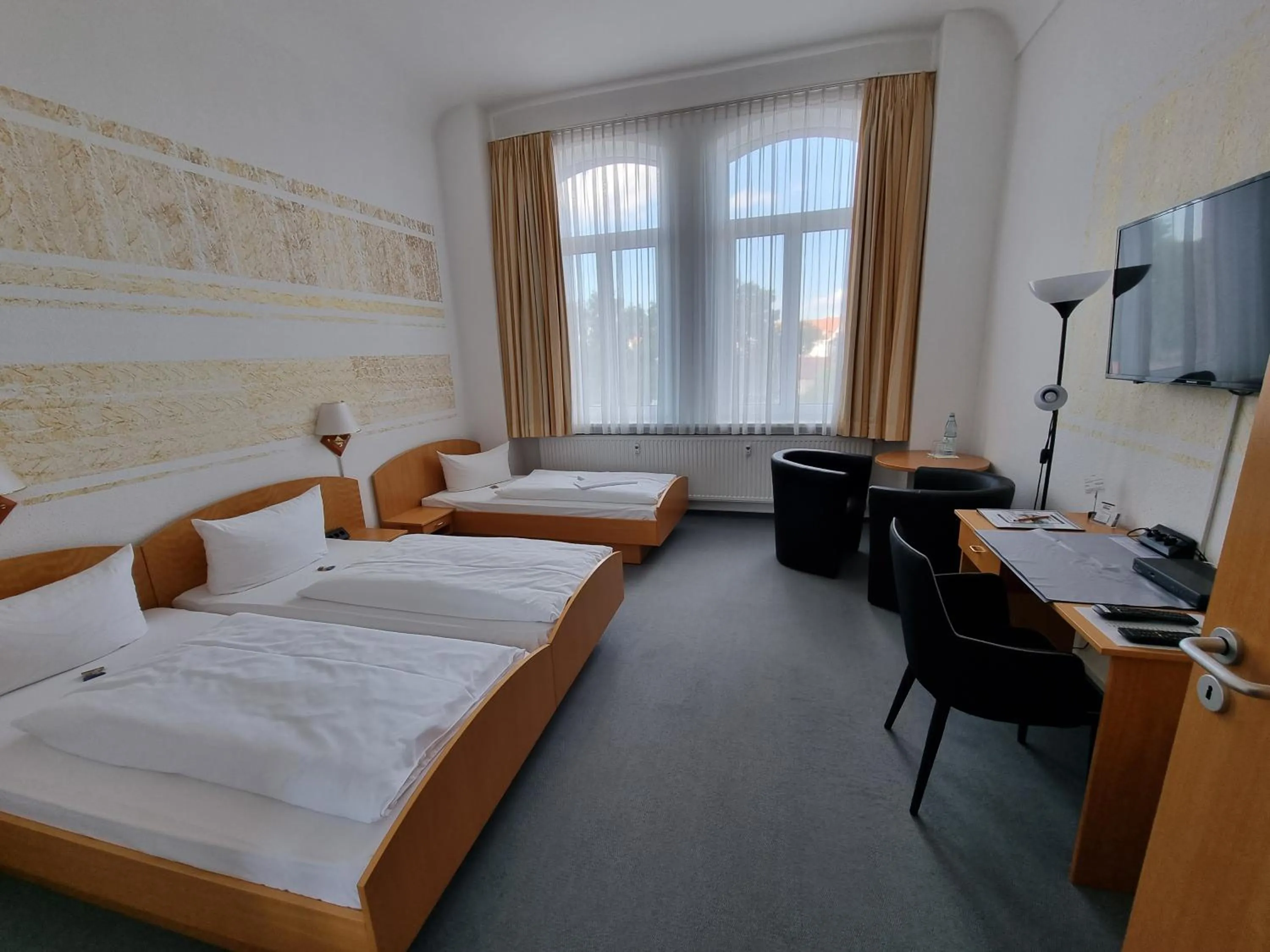 Photo of the whole room, Bed in Hotel Zur Alten Druckerei