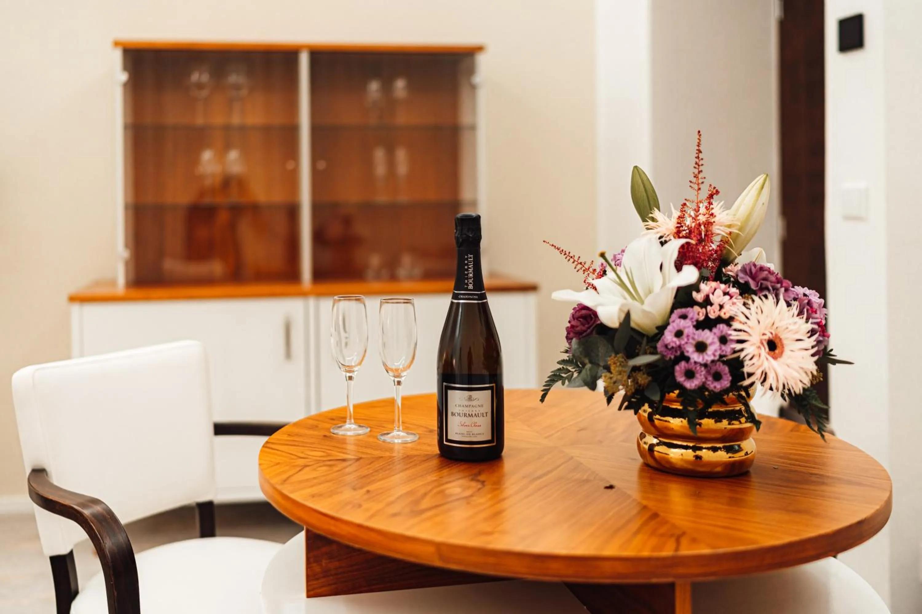 Seating area in Hotel Baltaci Atrium