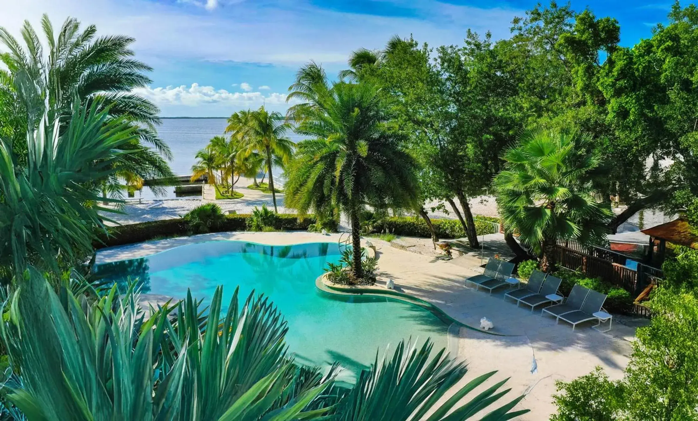 Pool view in Largo Resort Pool view in Largo Resort