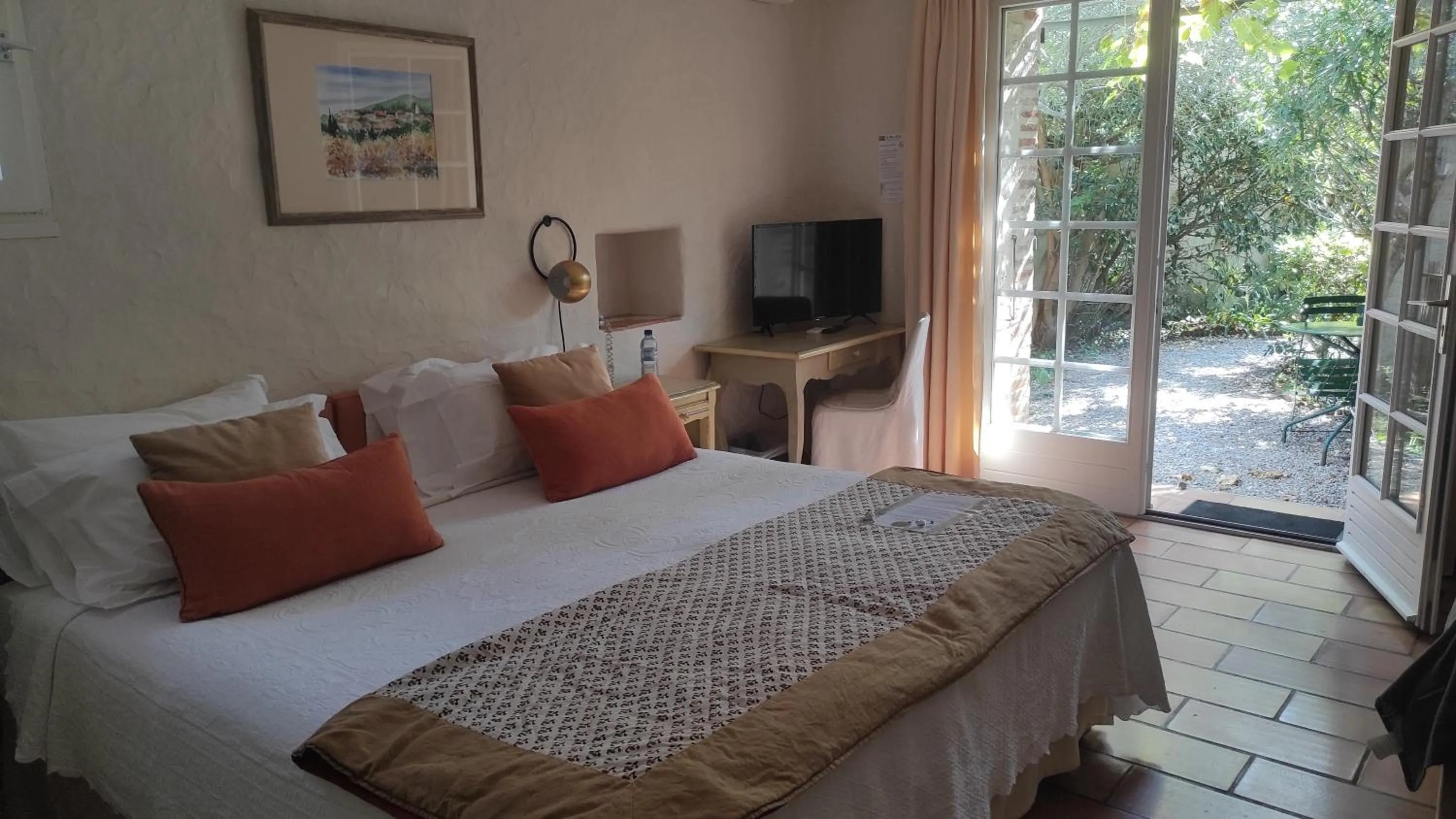 Bed in Hotel Le Mas Trilles