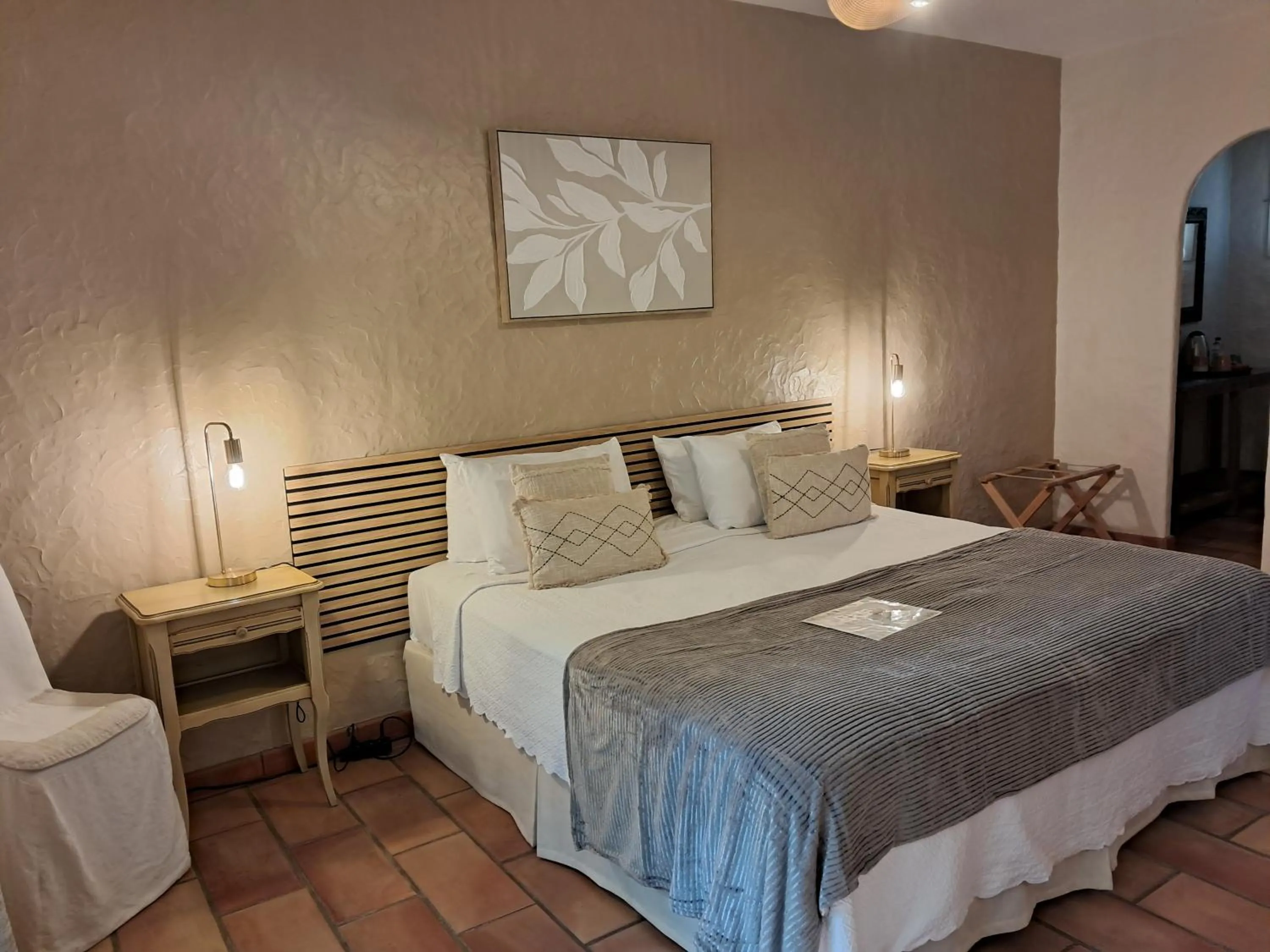 Bed in Hotel Le Mas Trilles