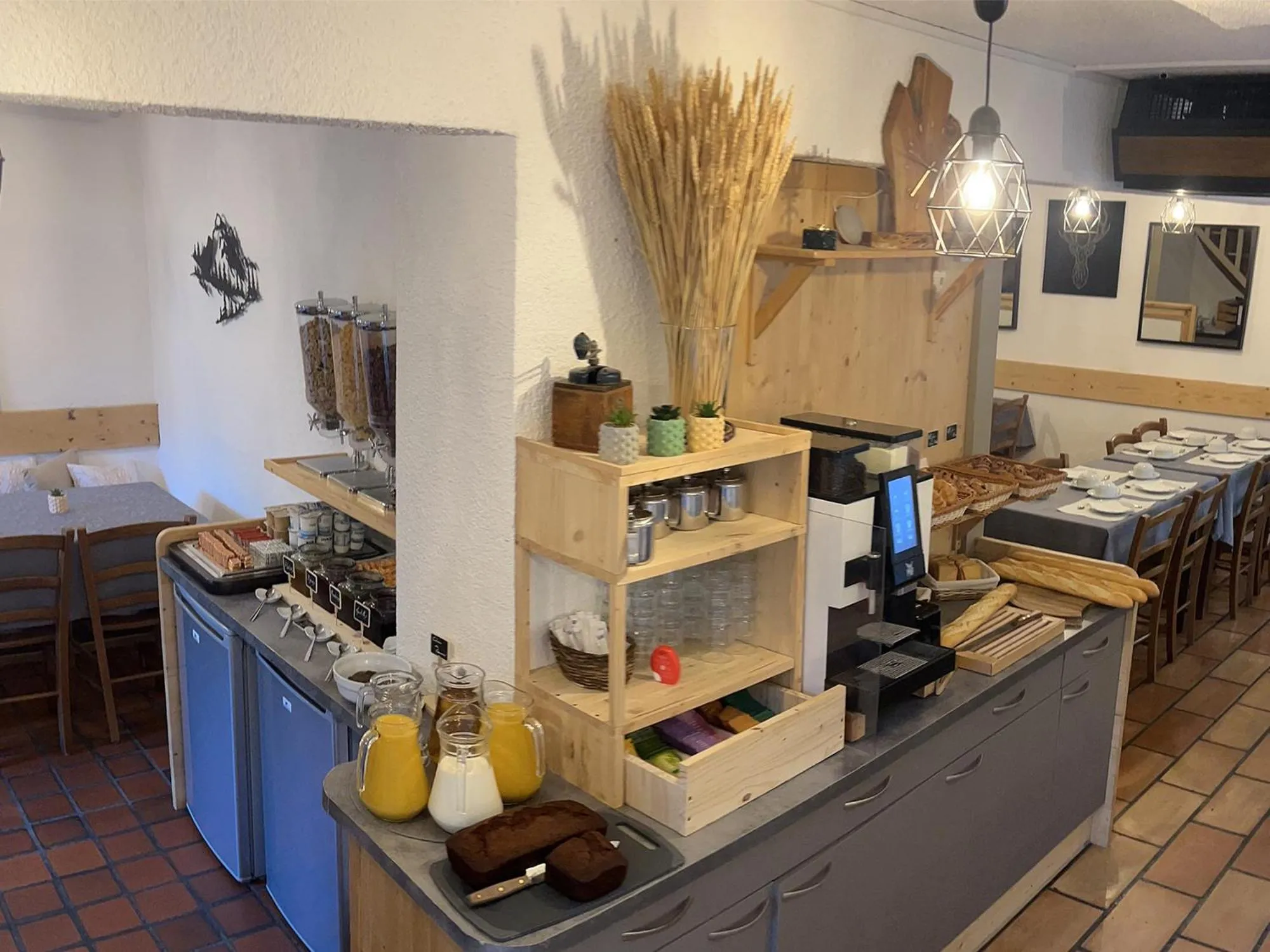 Breakfast in Hôtel Résidence Les Colchiques