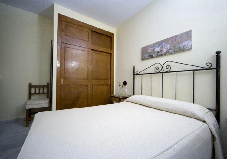 Basic Single Room in Hostal El Labrador