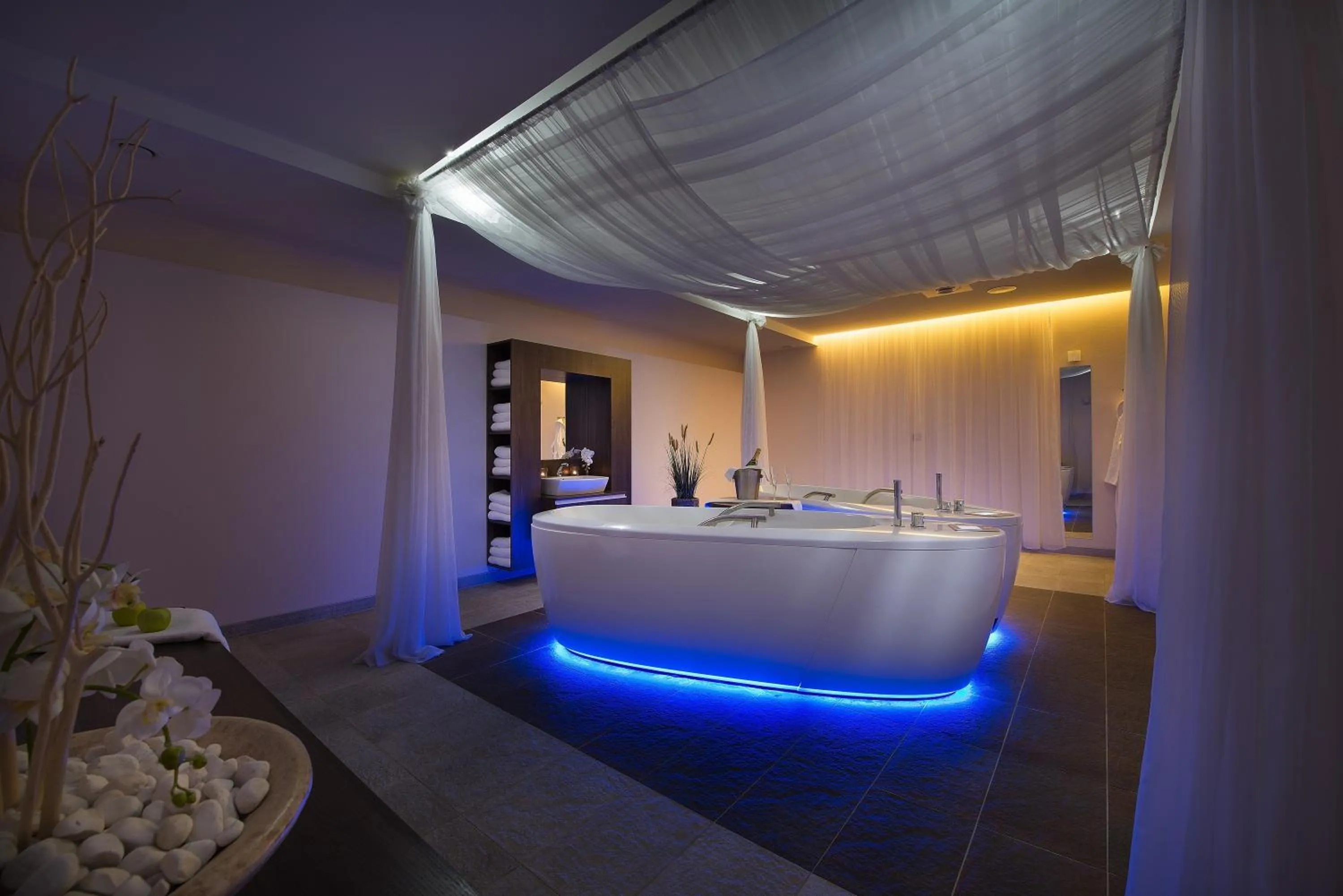 Public Bath in Wellness Hotel Diamant