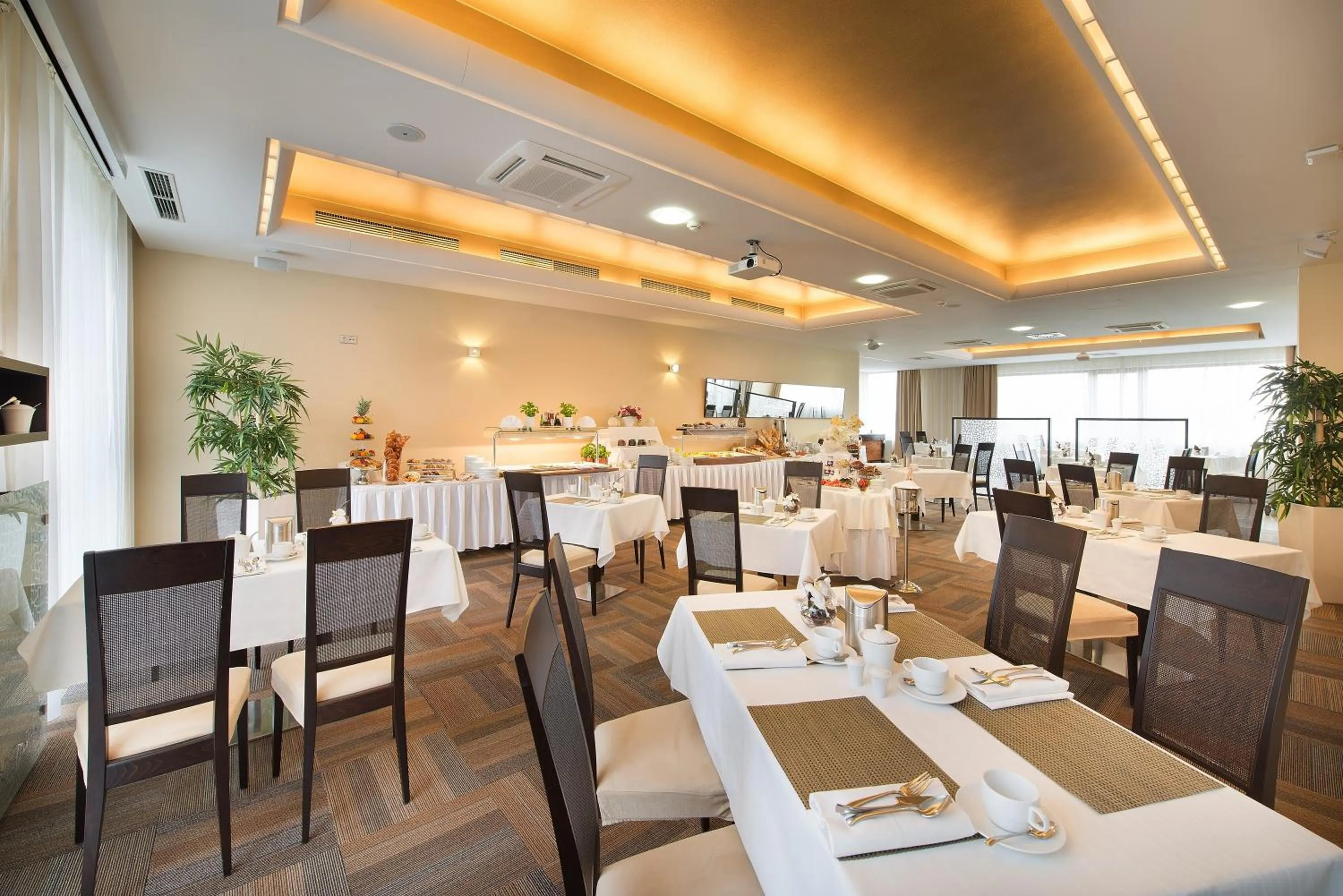 Restaurant/places to eat in Wellness Hotel Diamant