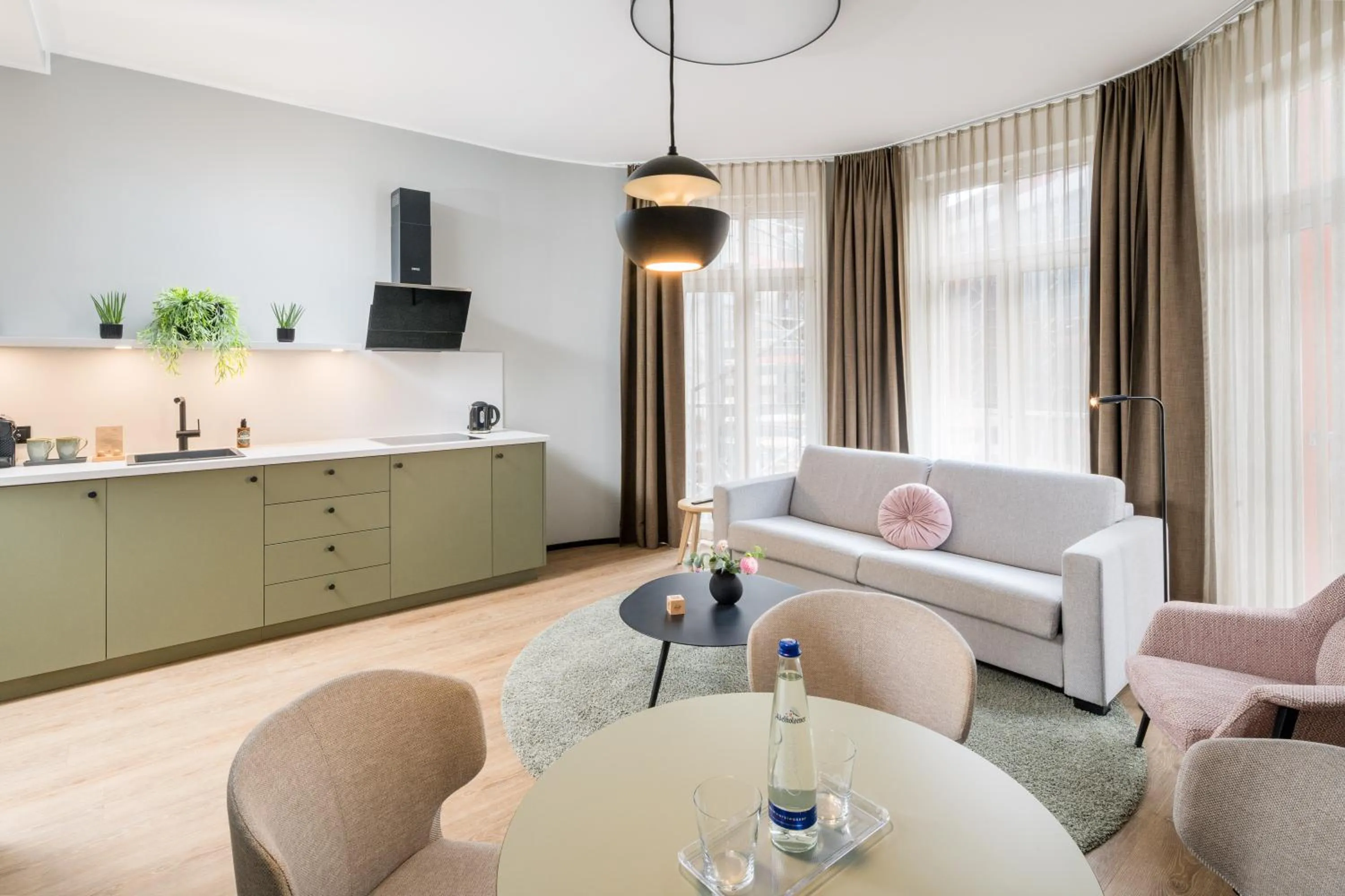 Kitchen or kitchenette in KOOS Hotel&Apartments - City Aparthotel