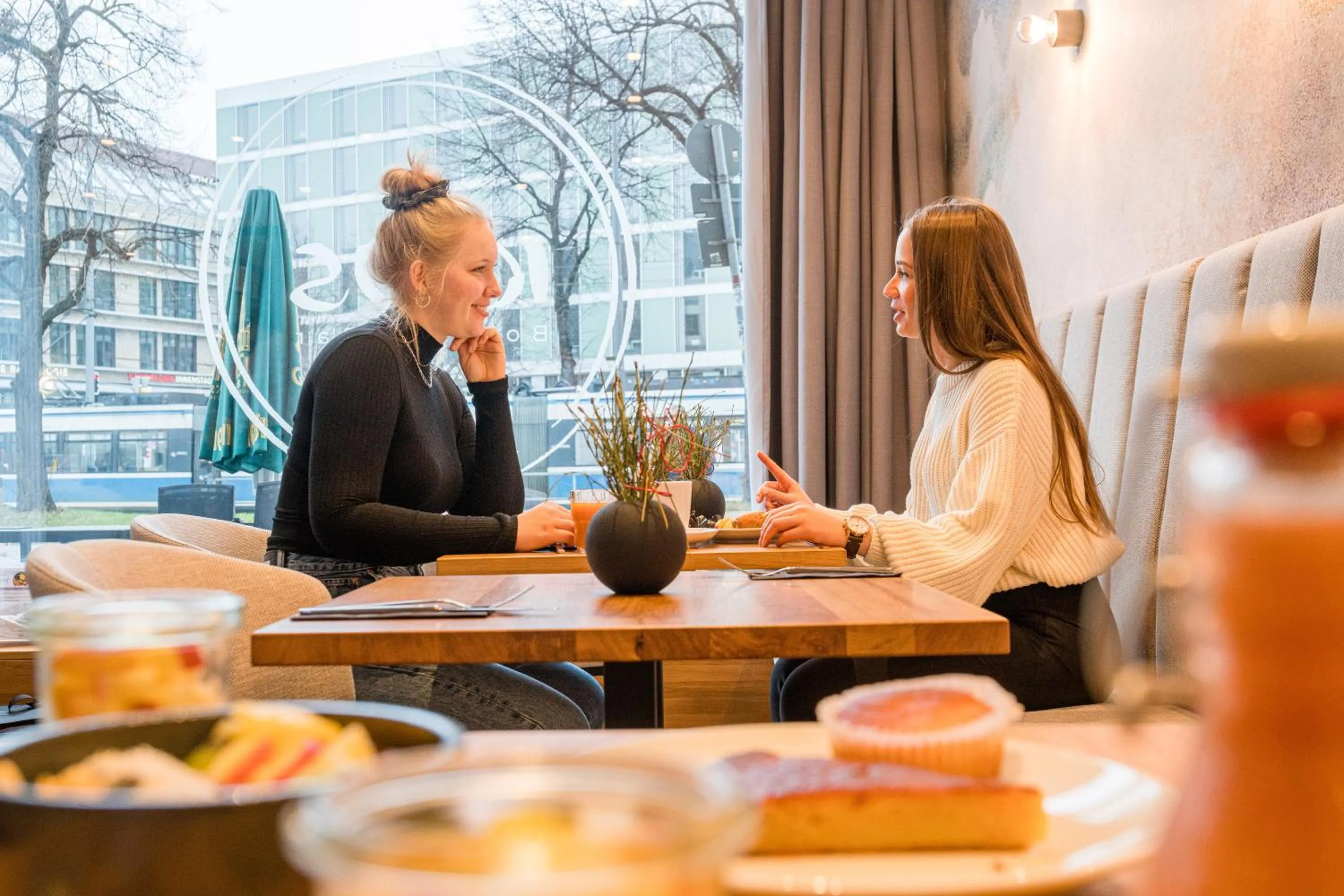 Restaurant/places to eat in KOOS Hotel&Apartments - City Aparthotel