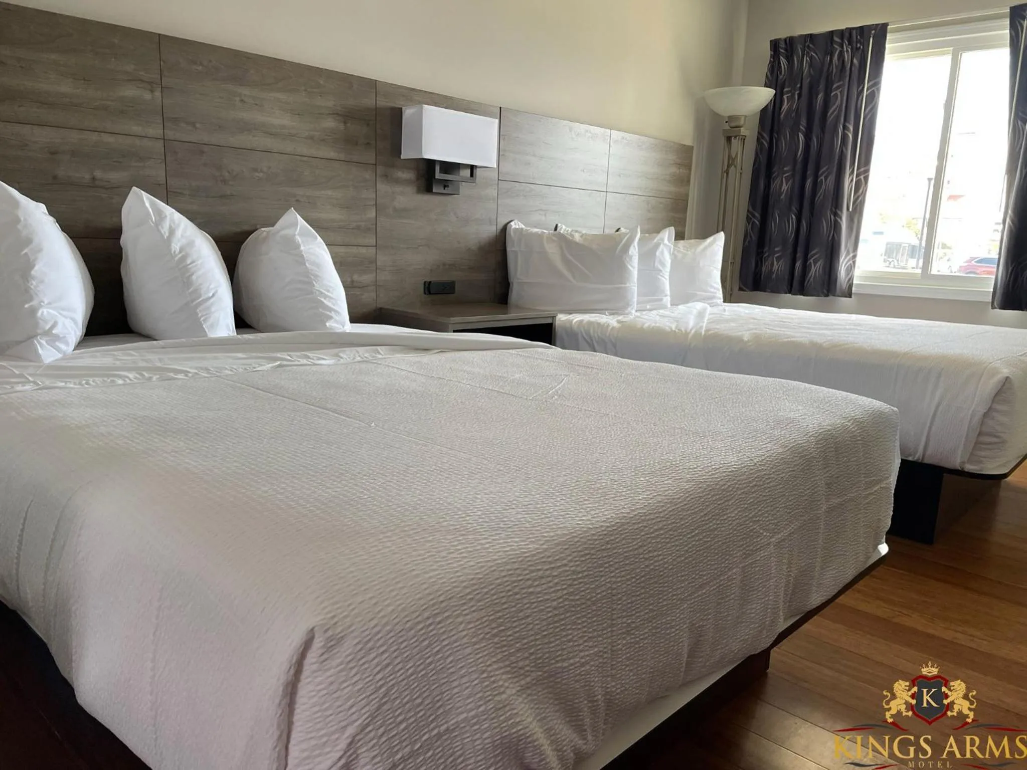 Bedroom in Kings Arms Motel