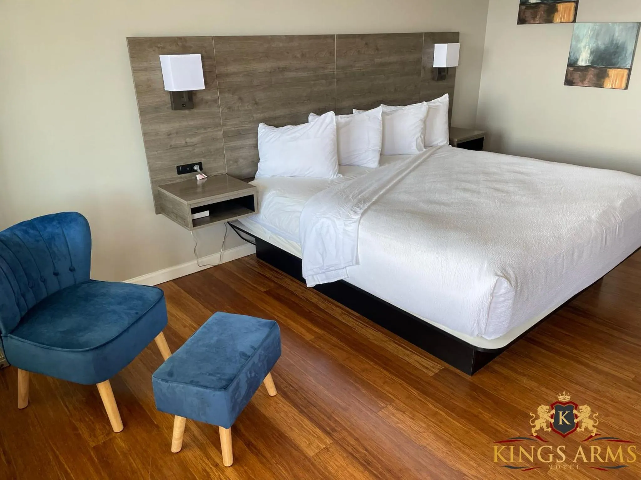 Bed in Kings Arms Motel