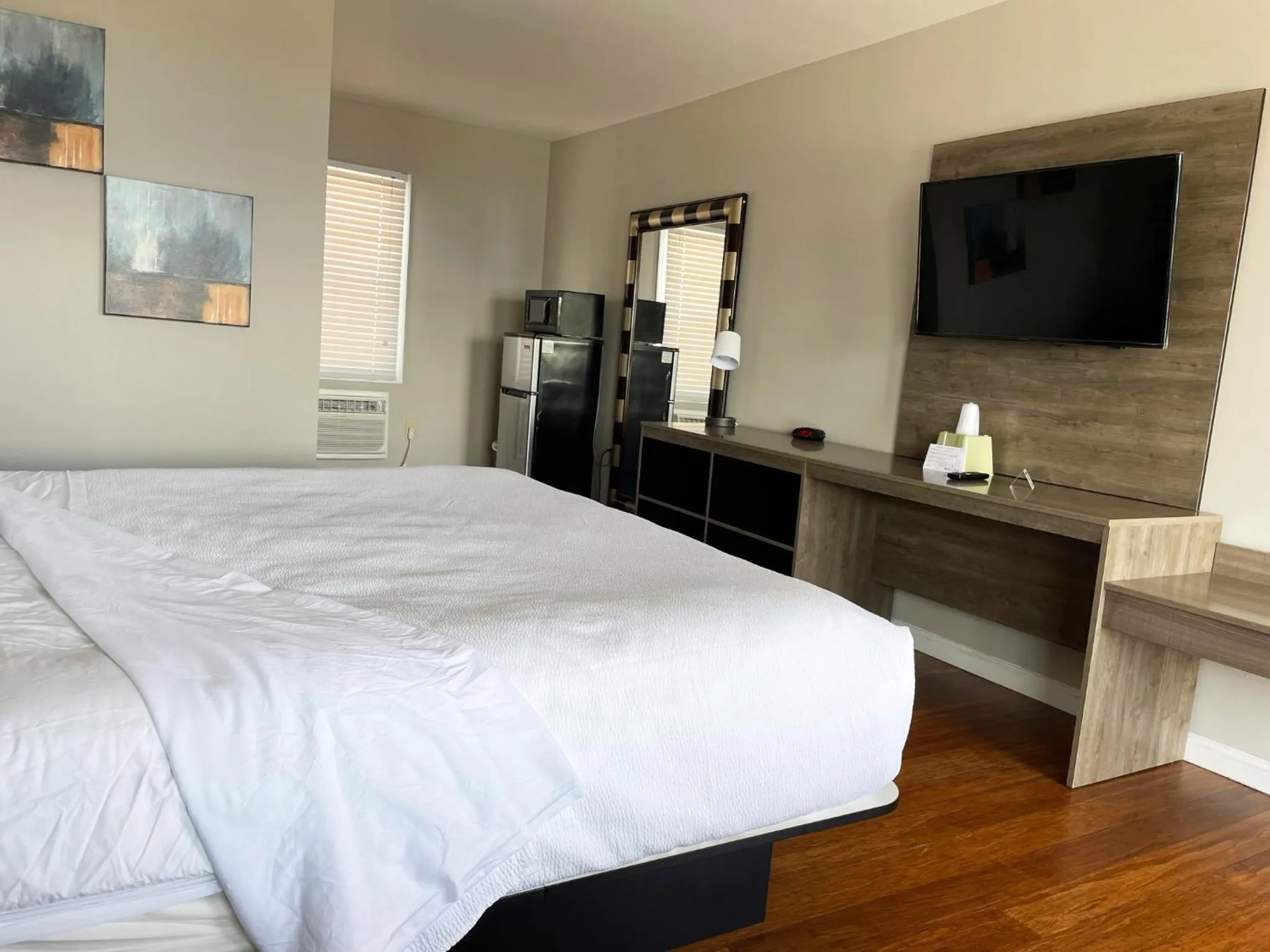 Photo of the whole room in Kings Arms Motel