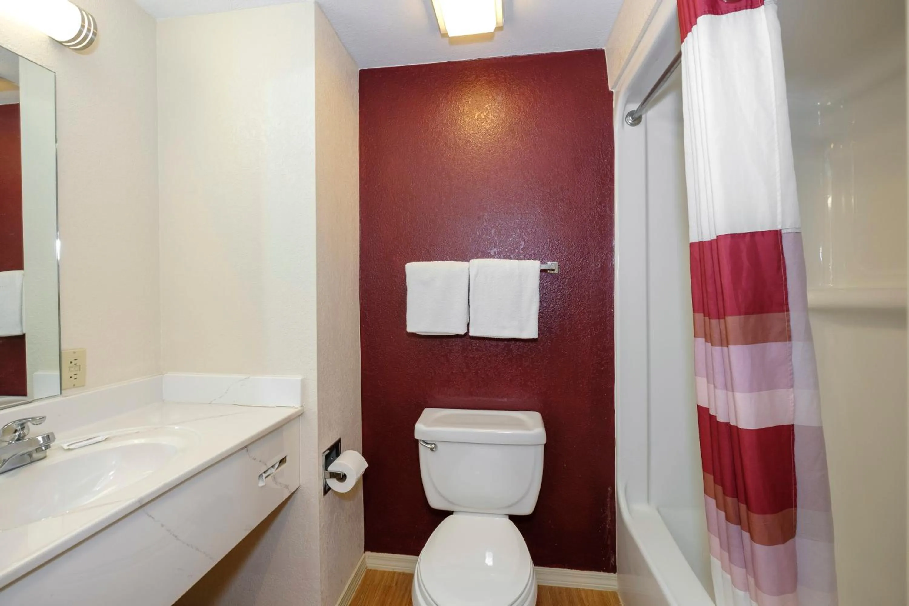 Bathroom in Red Roof Inn Holton