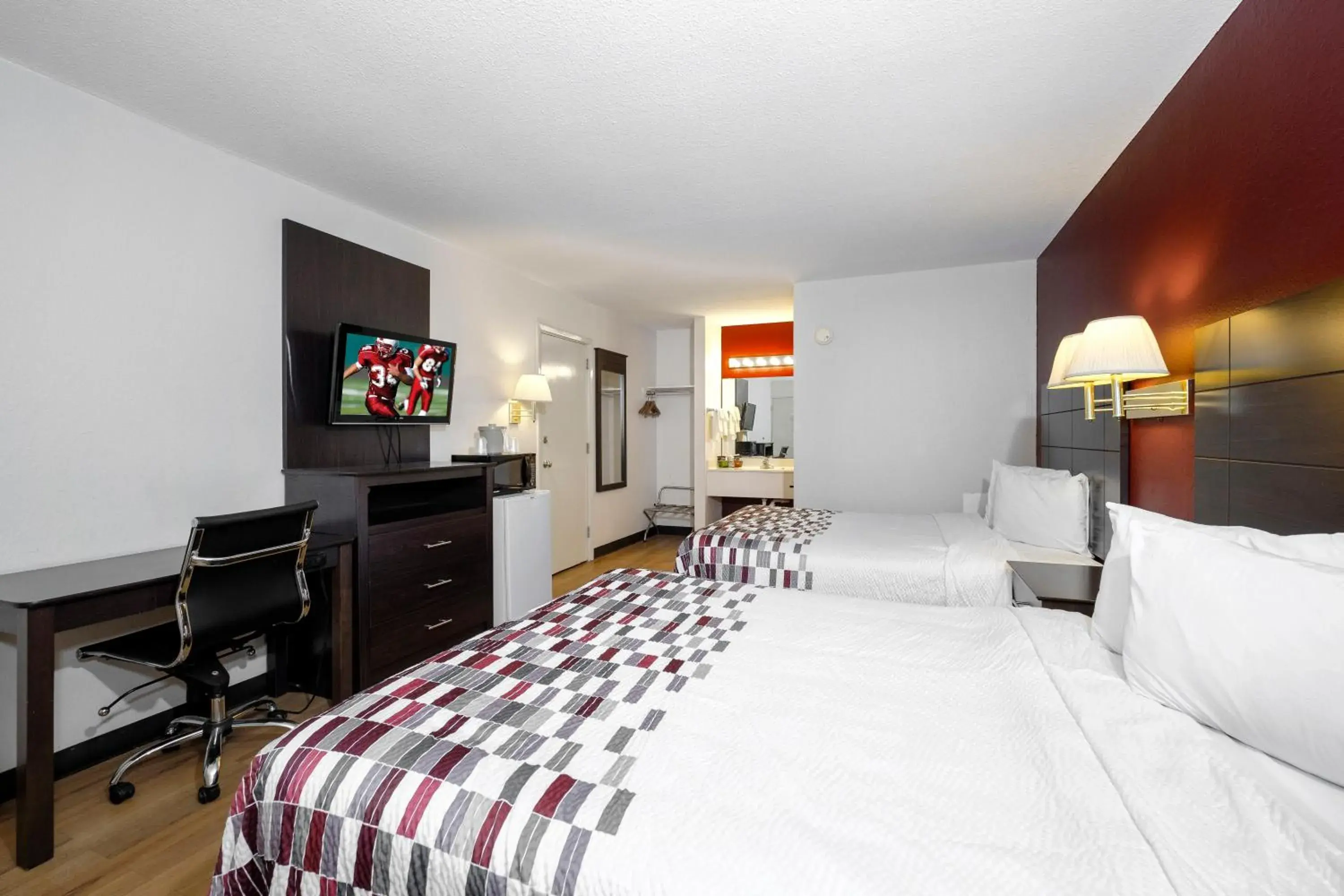 Photo of the whole room, Bed in Red Roof Inn Holton Photo of the whole room, Bed in Red Roof Inn Holton