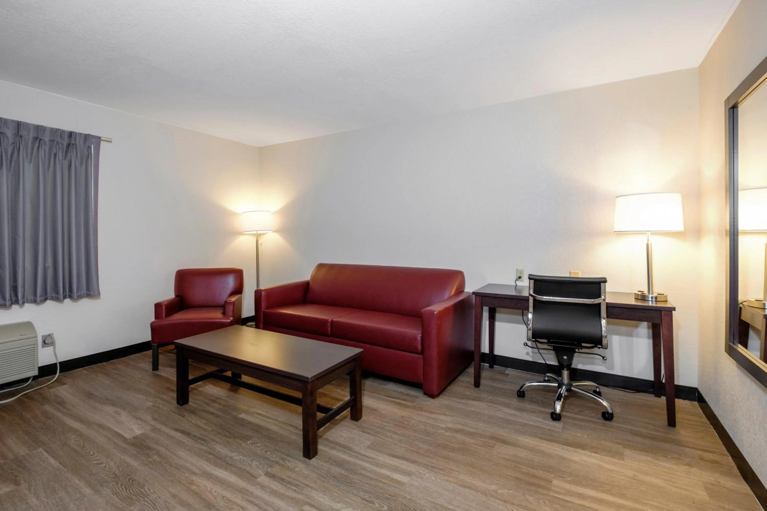 Bedroom in Red Roof Inn Holton
