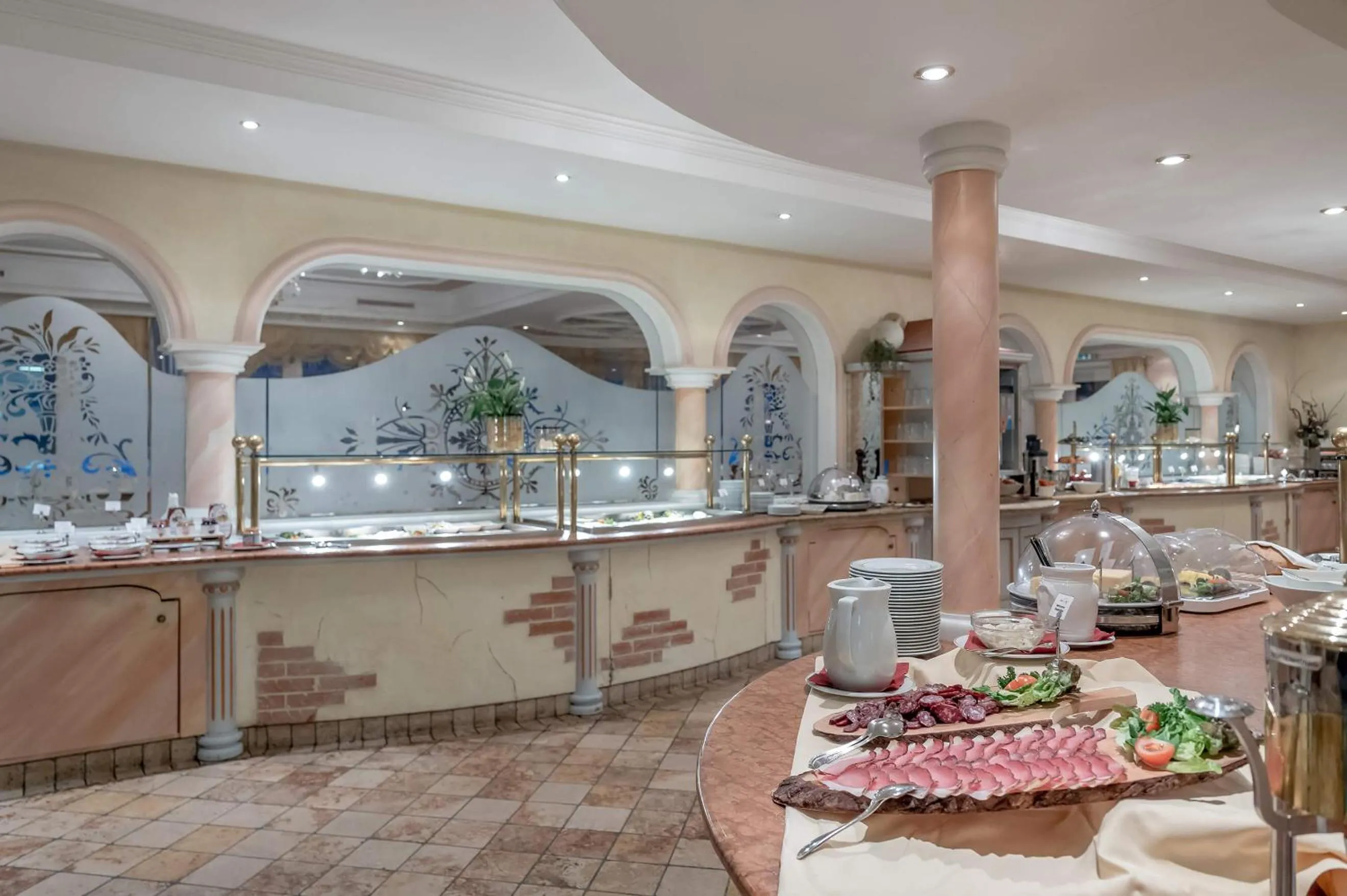 Buffet breakfast in Wellness & Relax Hotel Milderer Hof