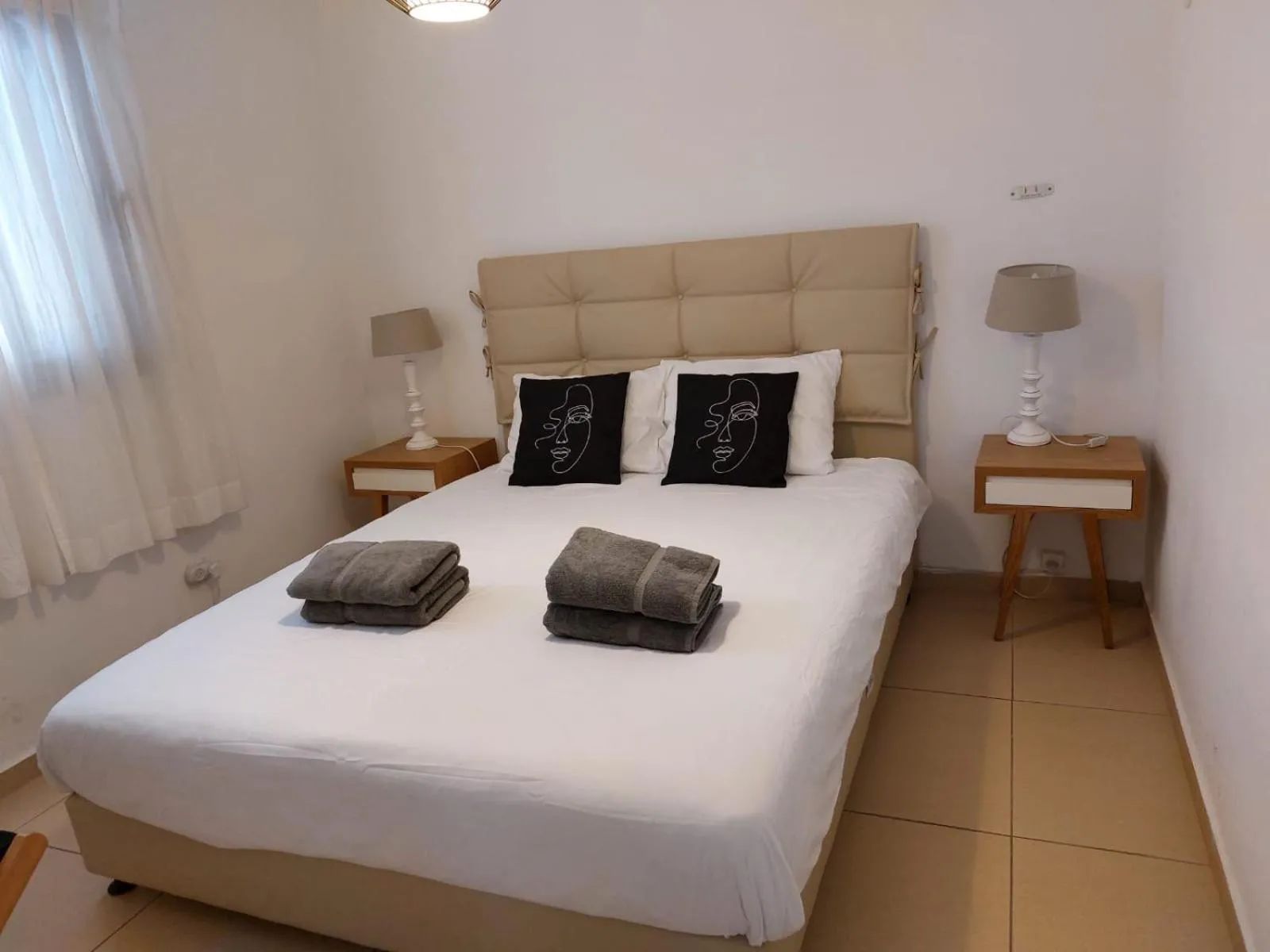Photo of the whole room, Bed in Berger's Apartment