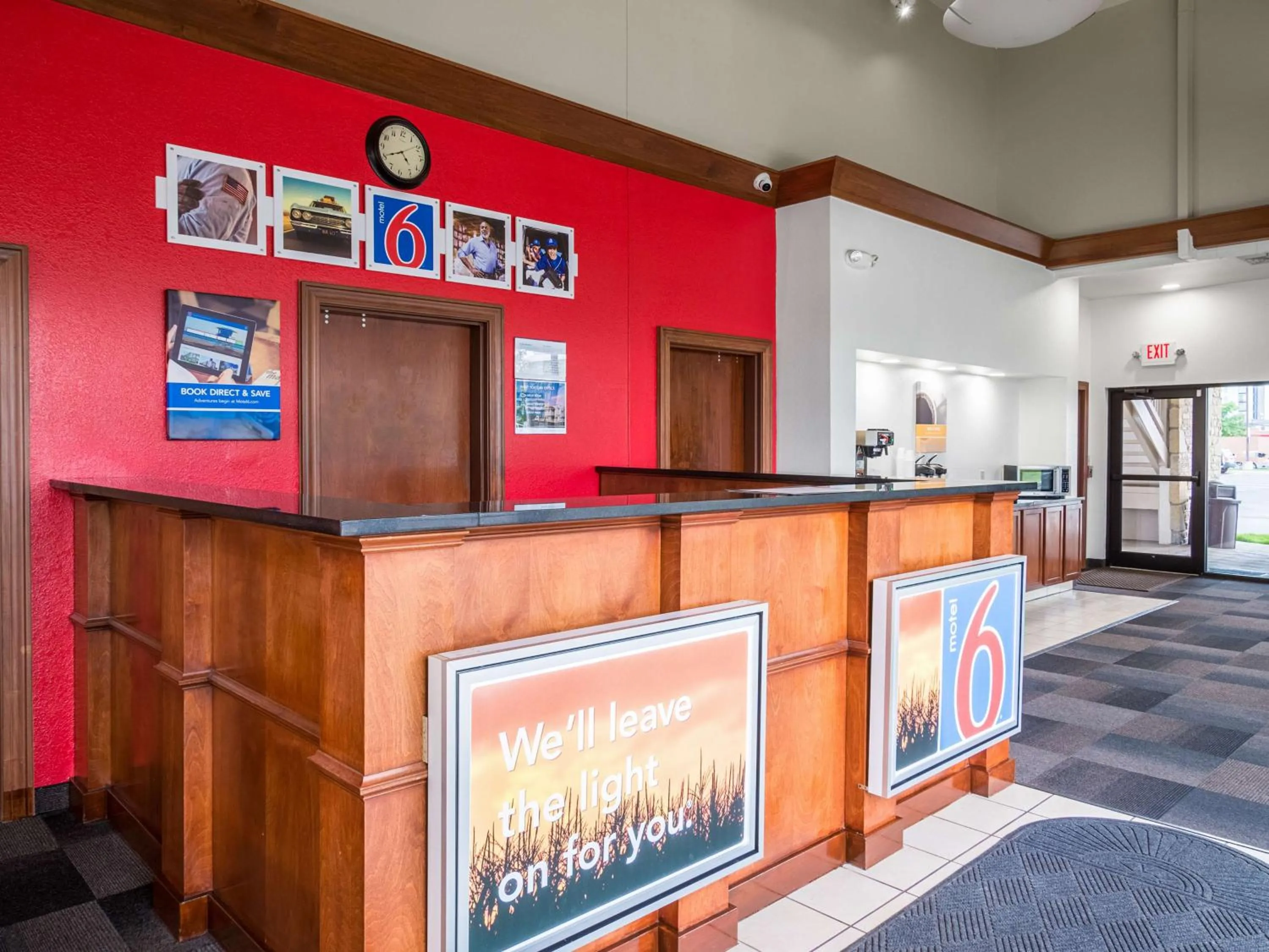 Lobby or reception in Motel 6-Columbus, OH - OSU