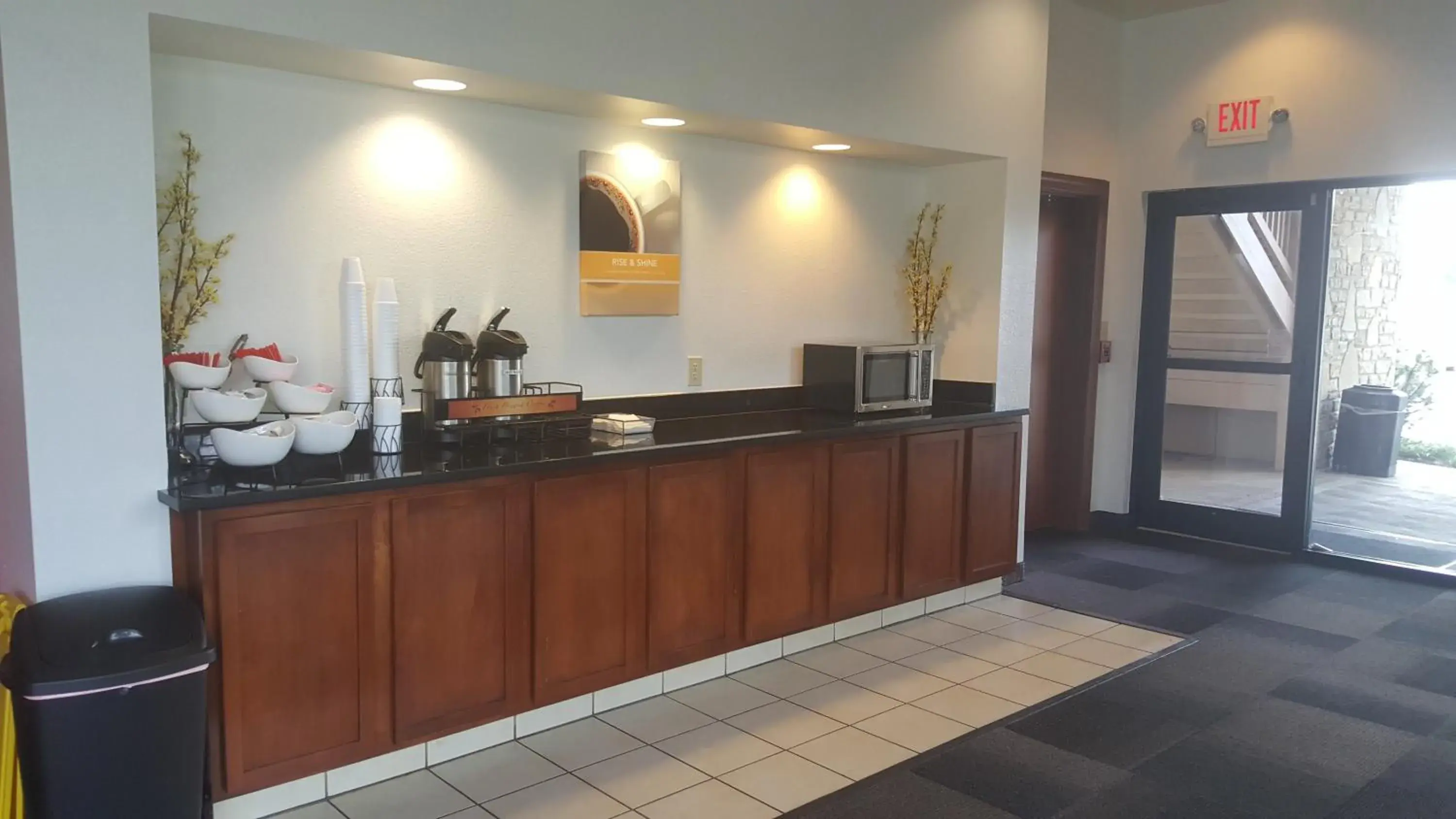 Lobby or reception in Motel 6-Columbus, OH - OSU Lobby or reception in Motel 6-Columbus, OH - OSU