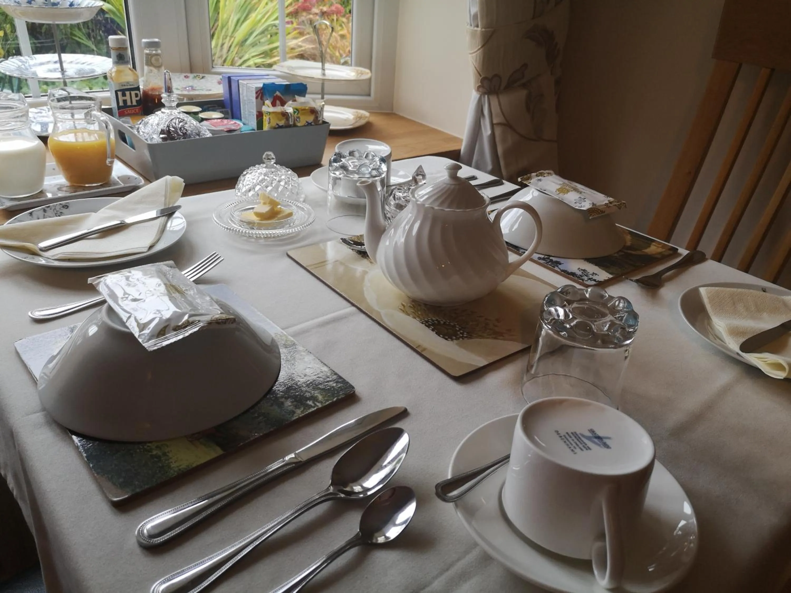 Breakfast in White Cottage B and B