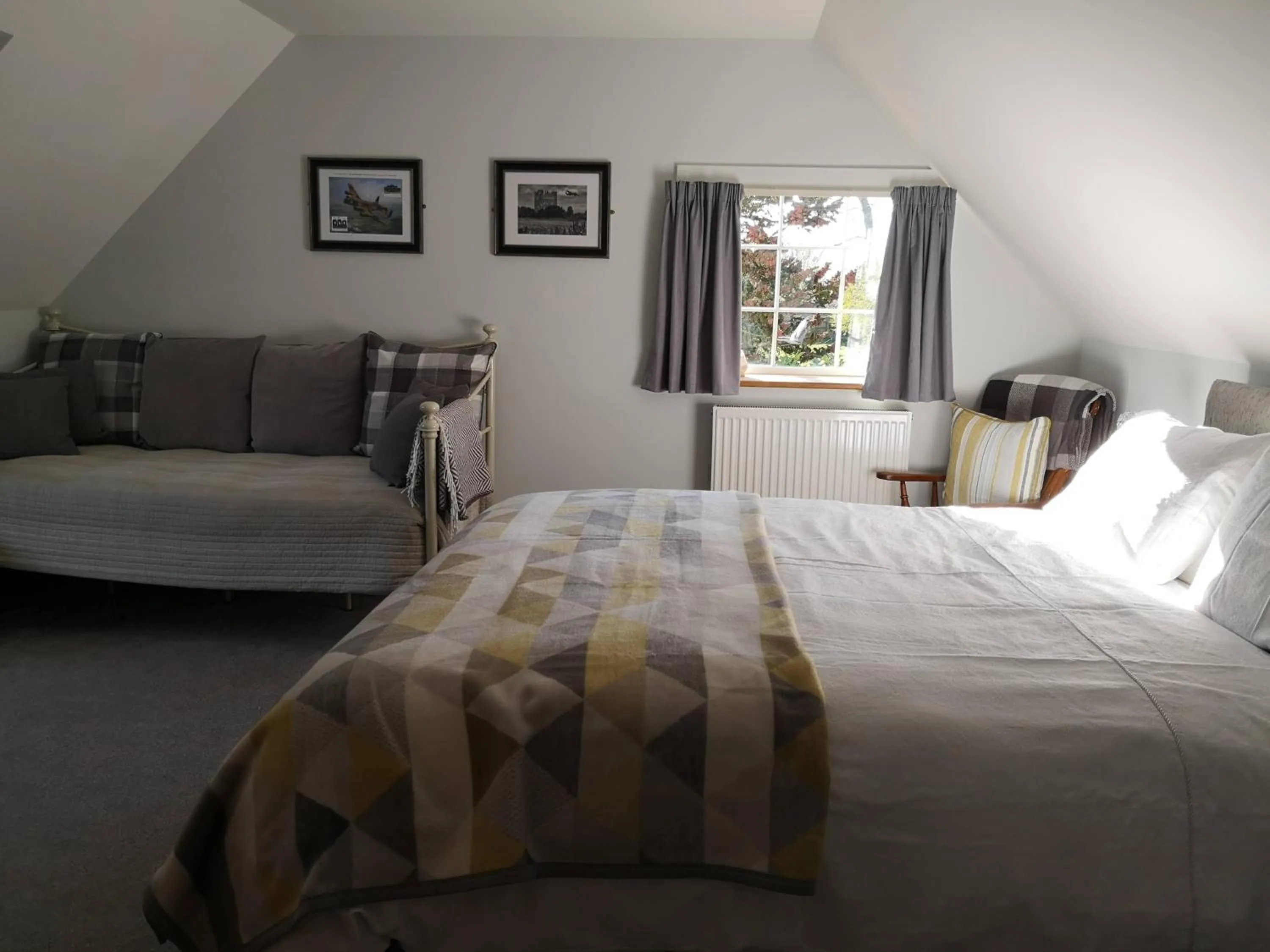 Bedroom, Bed in White Cottage B and B