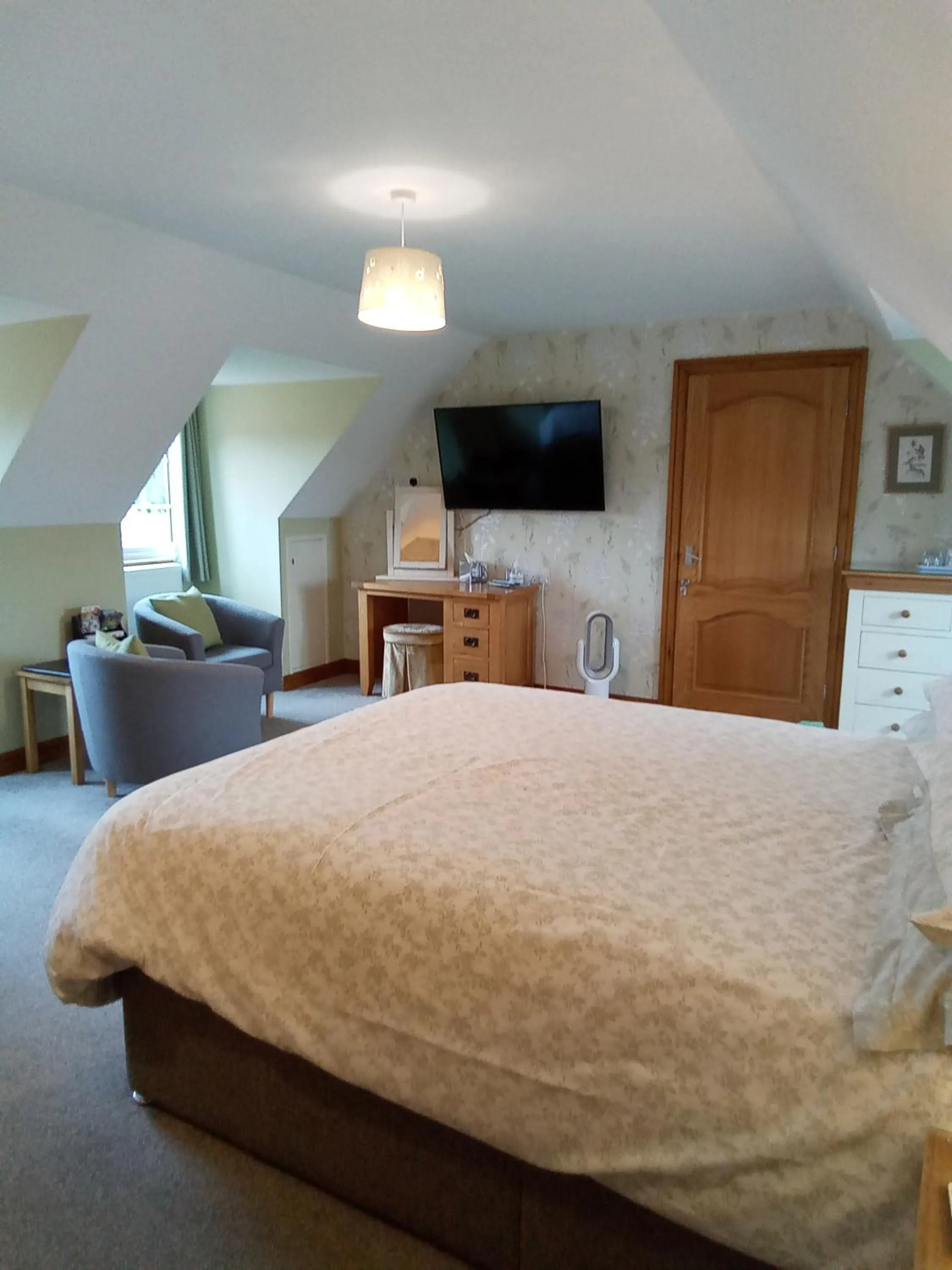 TV and multimedia, Bed in White Cottage B and B