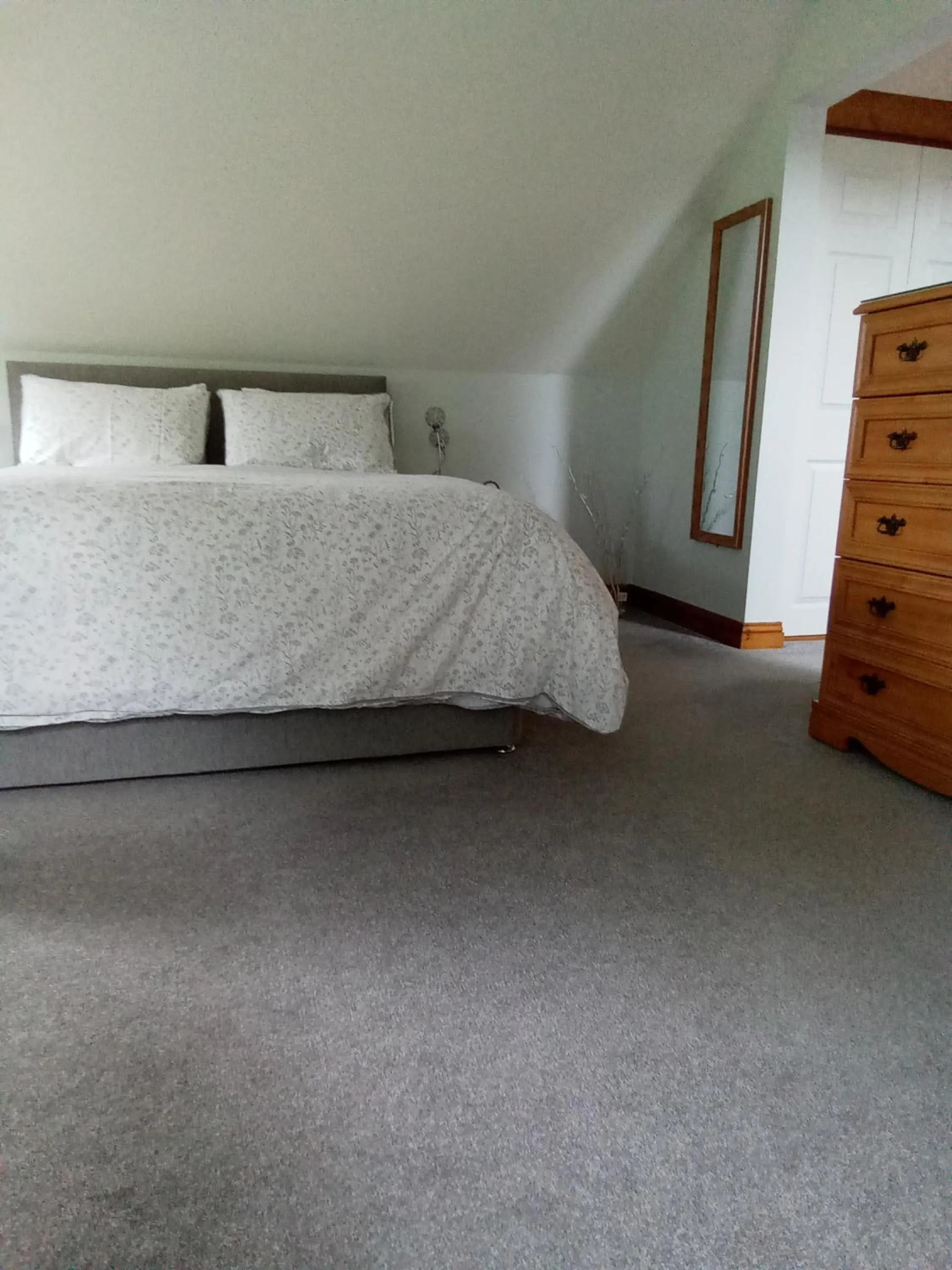 Bed in White Cottage B and B