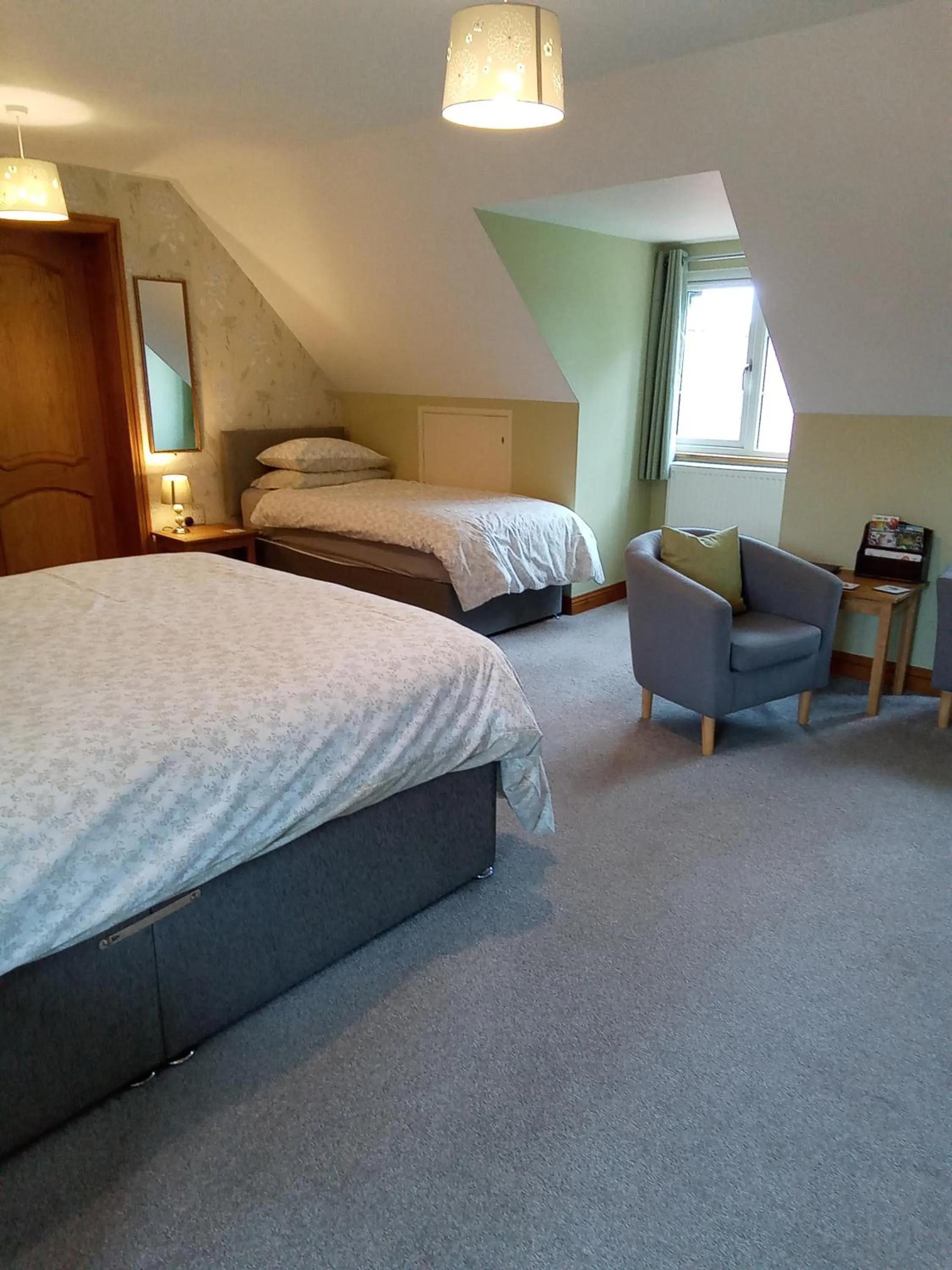 Family, Bed in White Cottage B and B