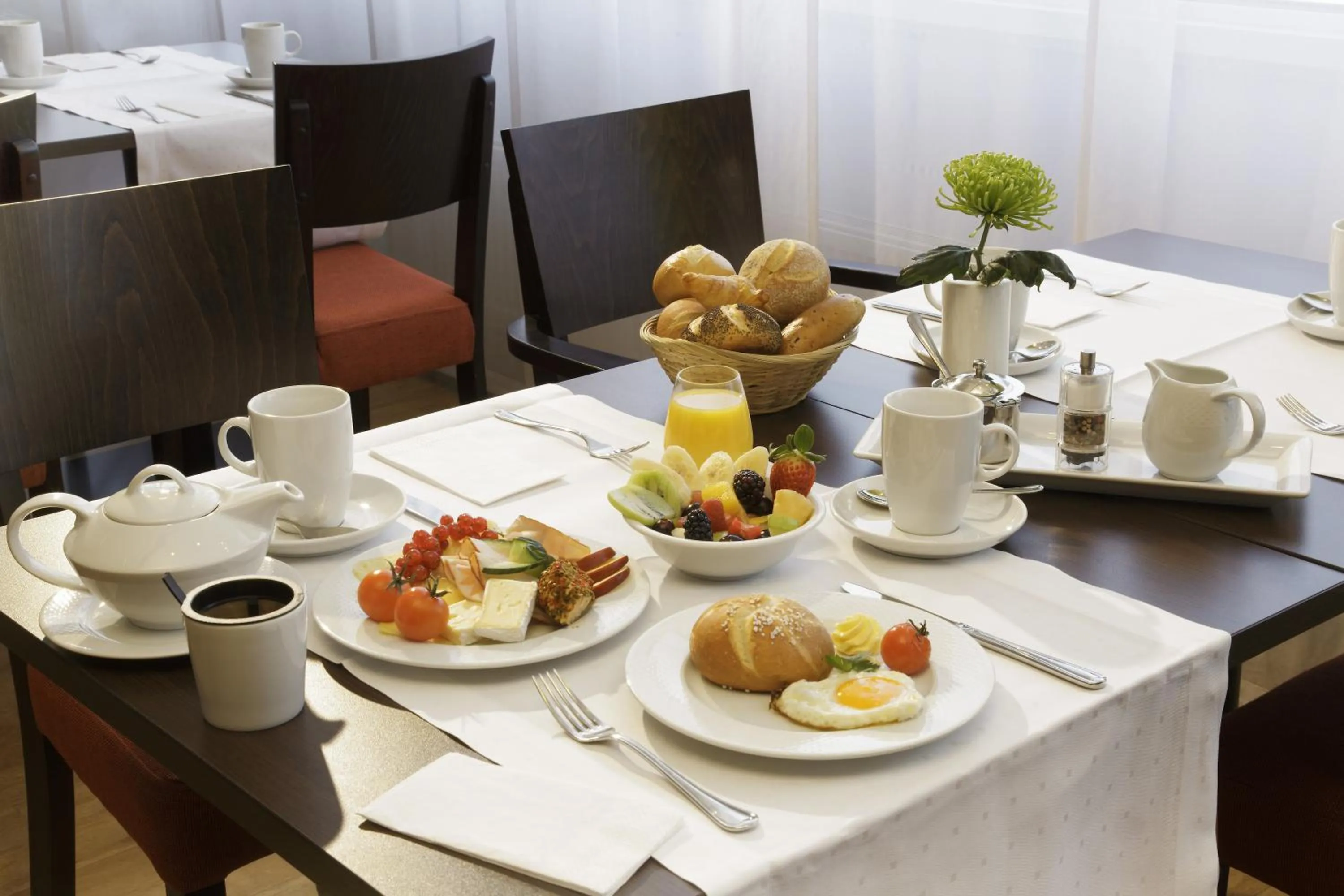 Breakfast in SOALTEE Hotel by Trip Inn Frankfurt Messe Tagungshotel