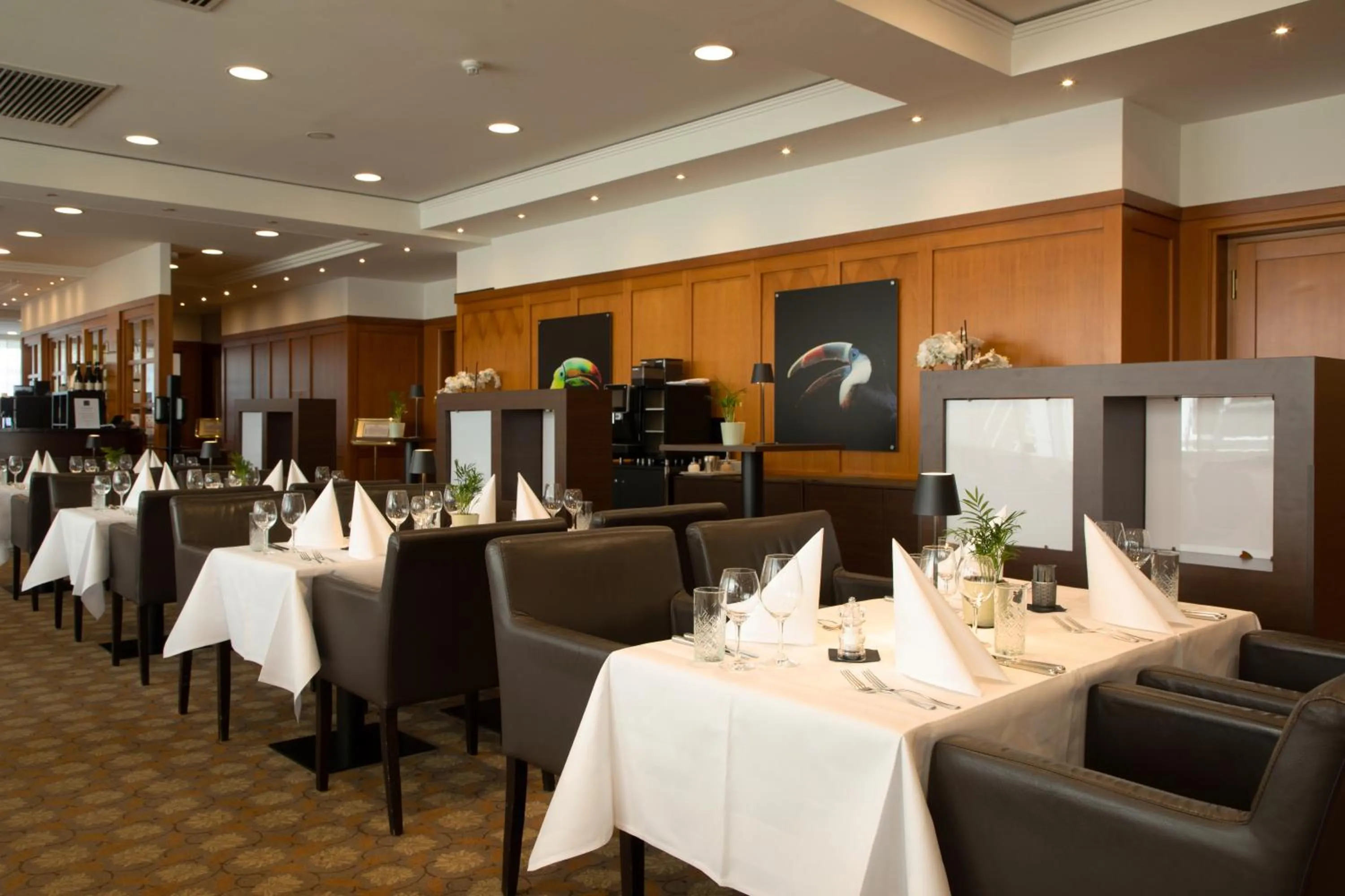 Restaurant/places to eat in H4 Hotel Frankfurt Messe