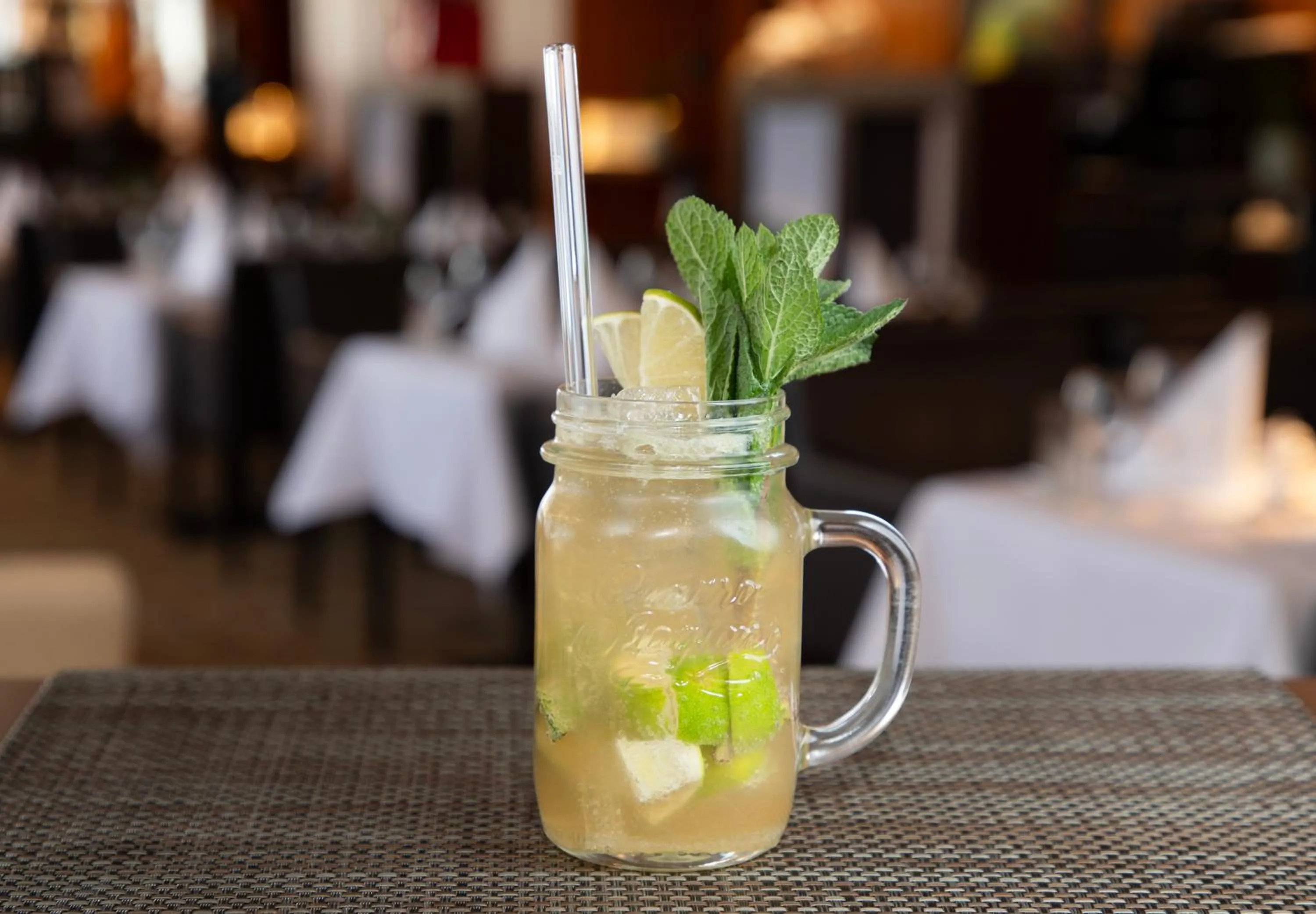 Lounge or bar in H4 Hotel Frankfurt Messe