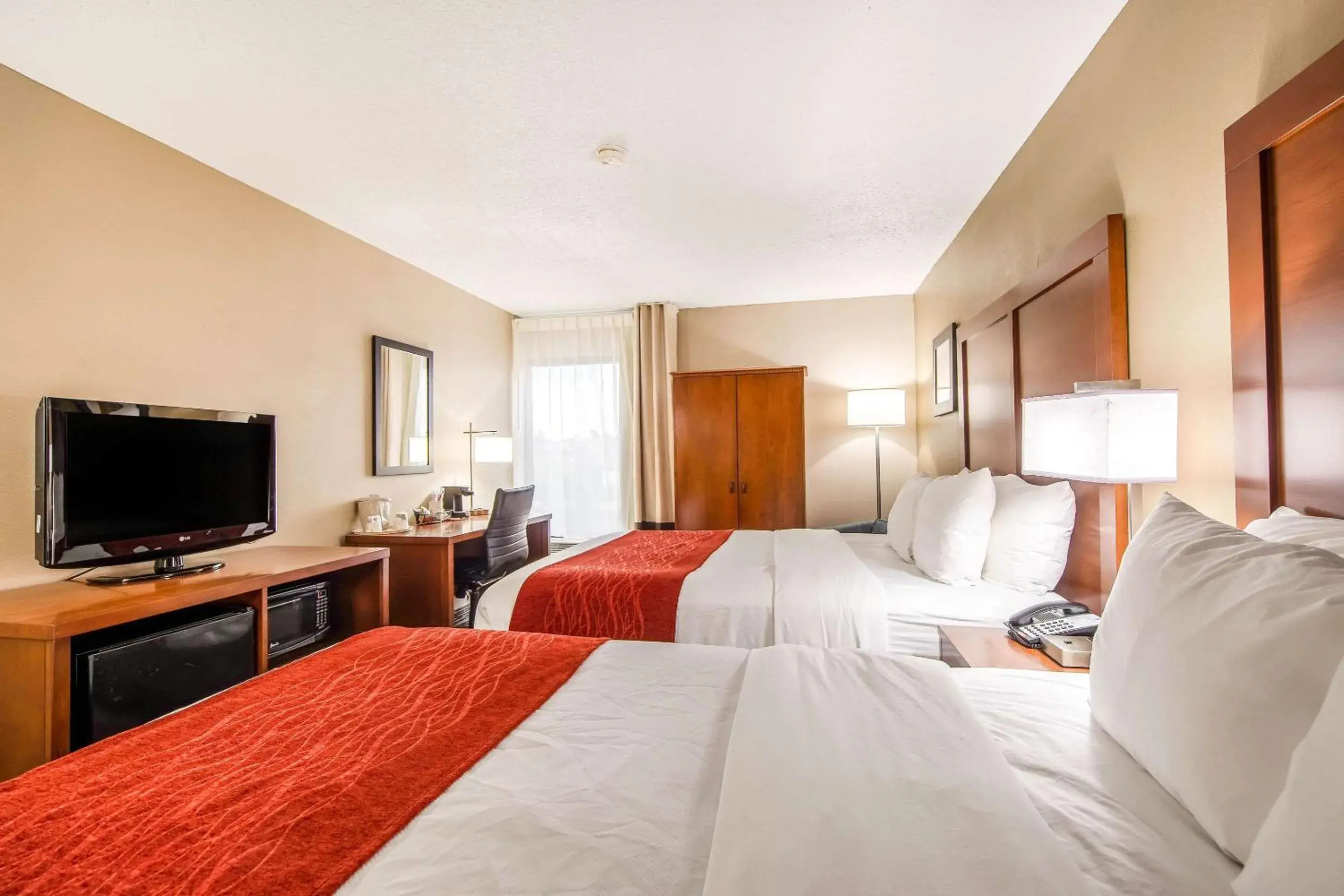 Photo of the whole room, Bed in Comfort Inn Greenville - Haywood Mall Photo of the whole room, Bed in Comfort Inn Greenville - Haywood Mall