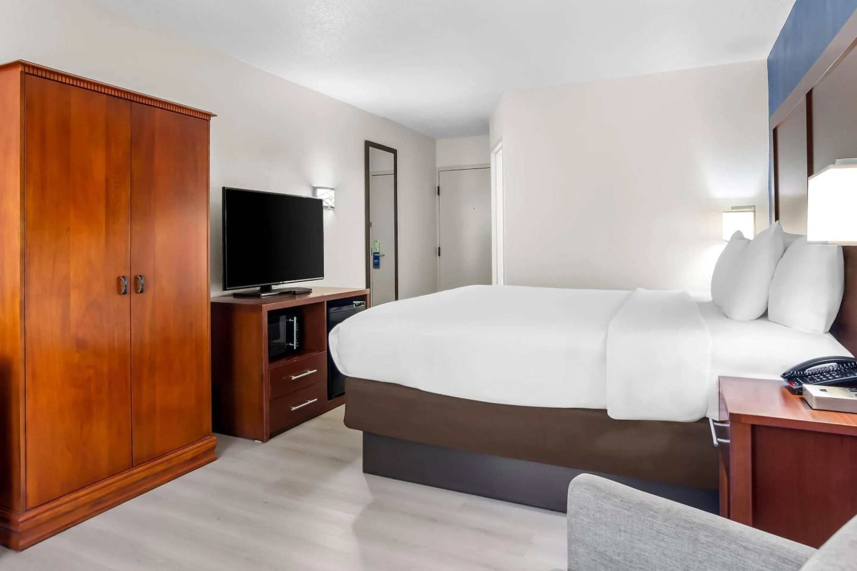 Bedroom, Bed in Comfort Inn Greenville - Haywood Mall