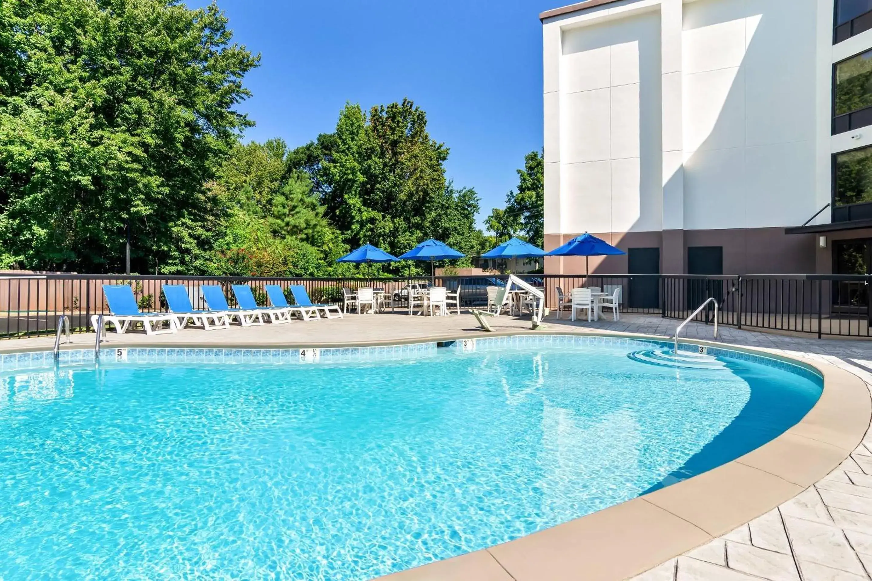 Swimming pool in Comfort Inn Greenville - Haywood Mall Swimming pool in Comfort Inn Greenville - Haywood Mall