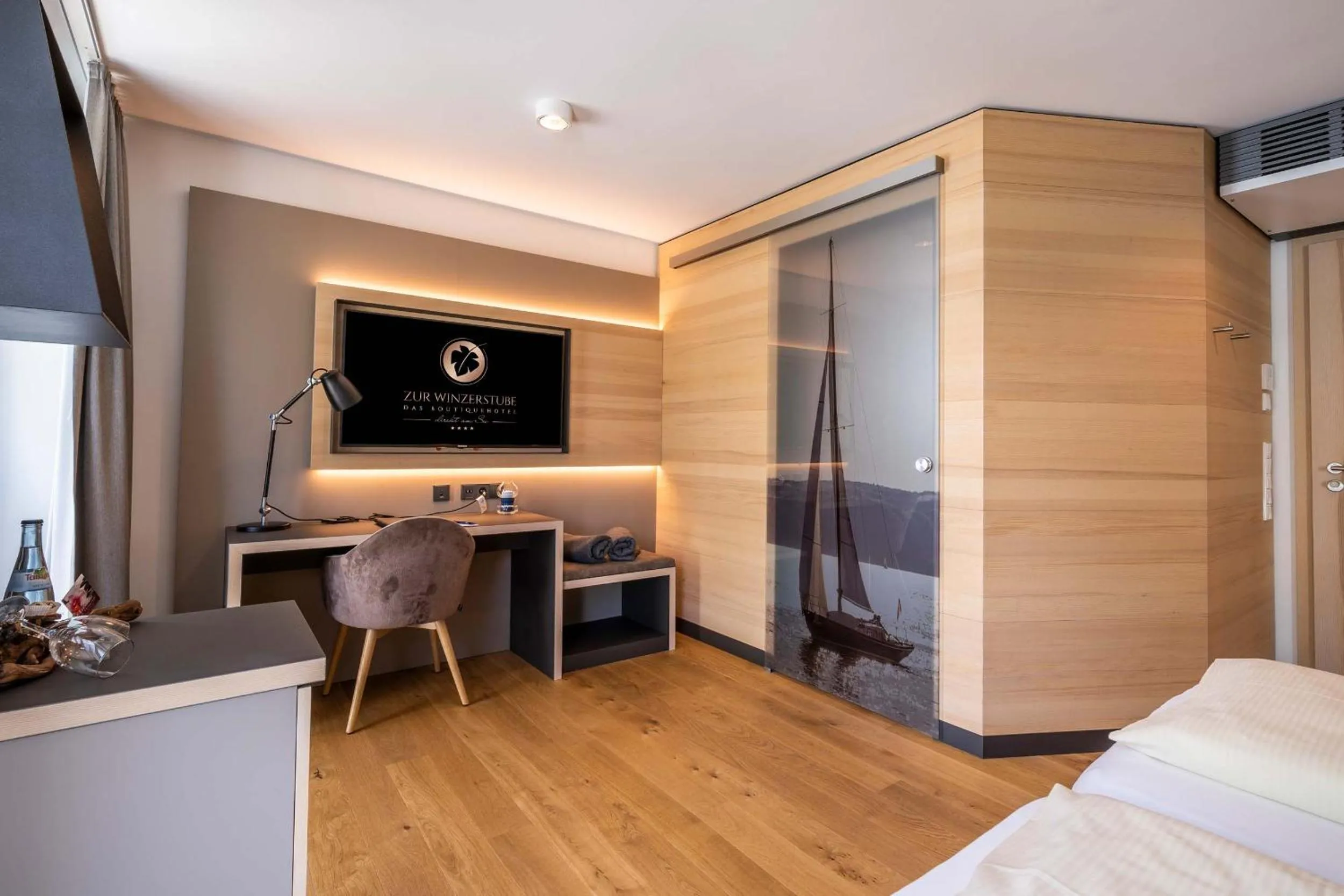 TV and multimedia, Bed in Boutiquehotel zur Winzerstube - Adults Only