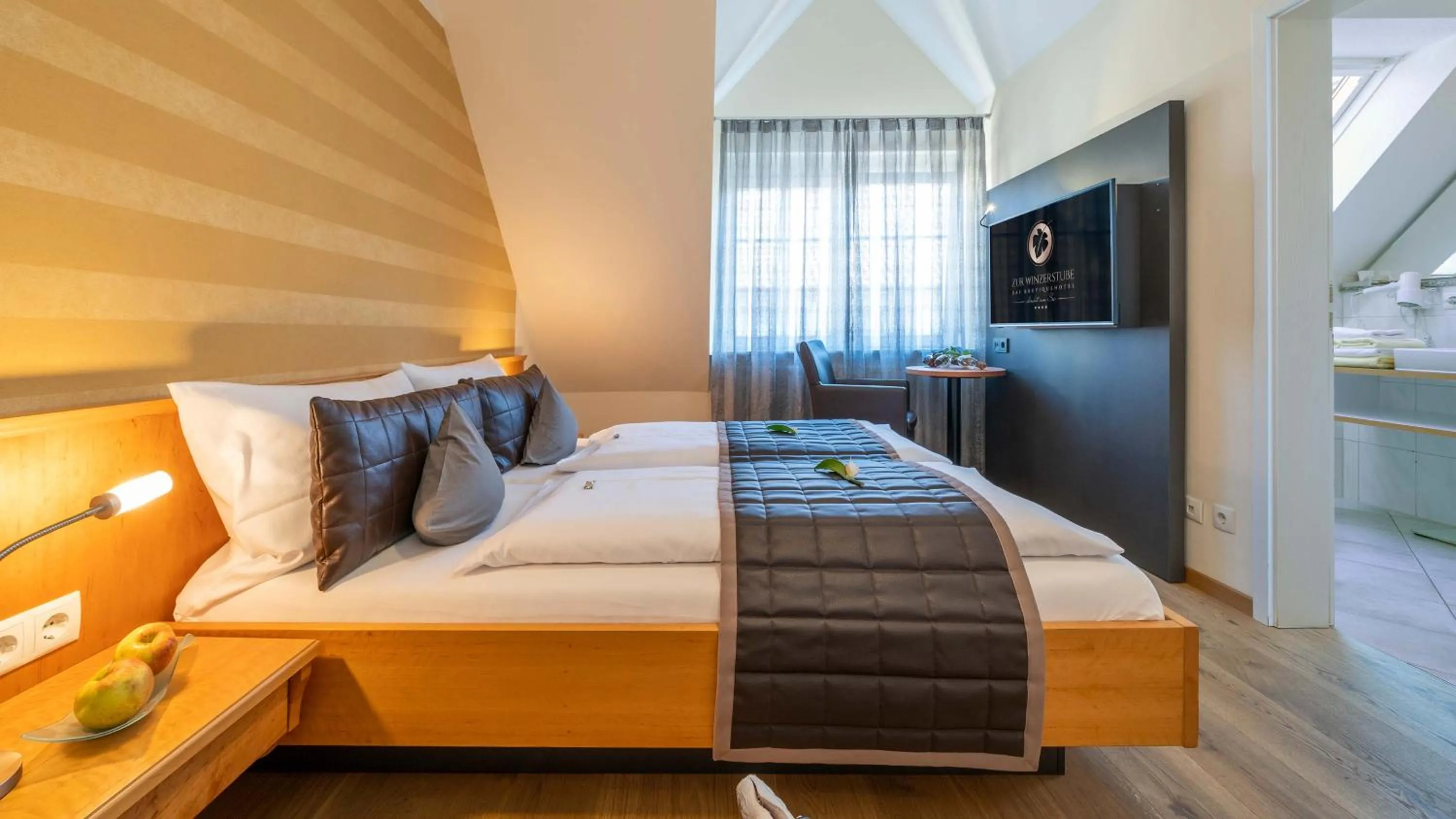 Photo of the whole room, Bed in Boutiquehotel zur Winzerstube - Adults Only