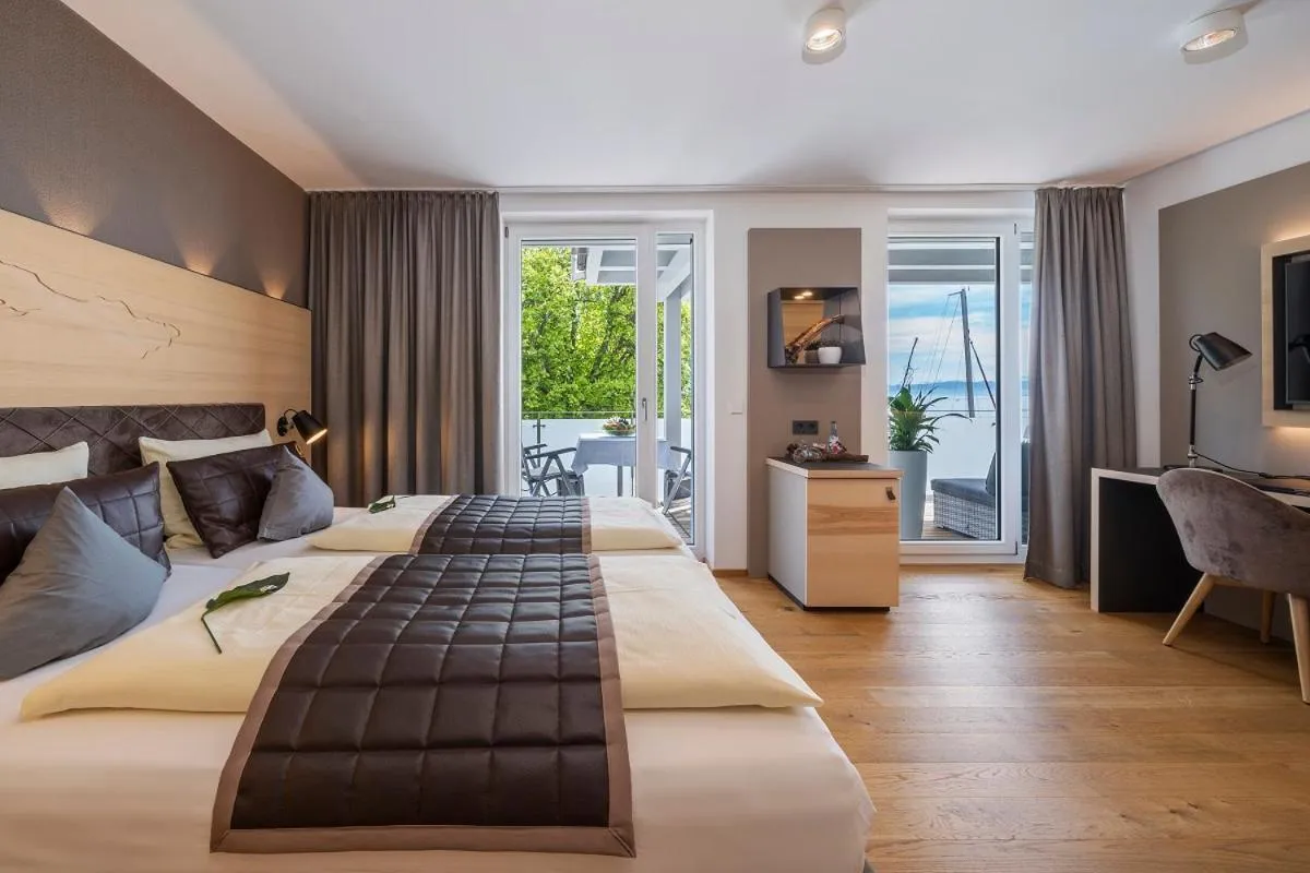 Photo of the whole room, Bed in Boutiquehotel zur Winzerstube - Adults Only