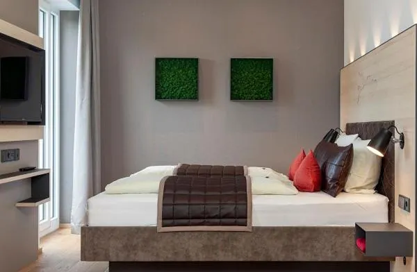 Photo of the whole room, Bed in Boutiquehotel zur Winzerstube - Adults Only