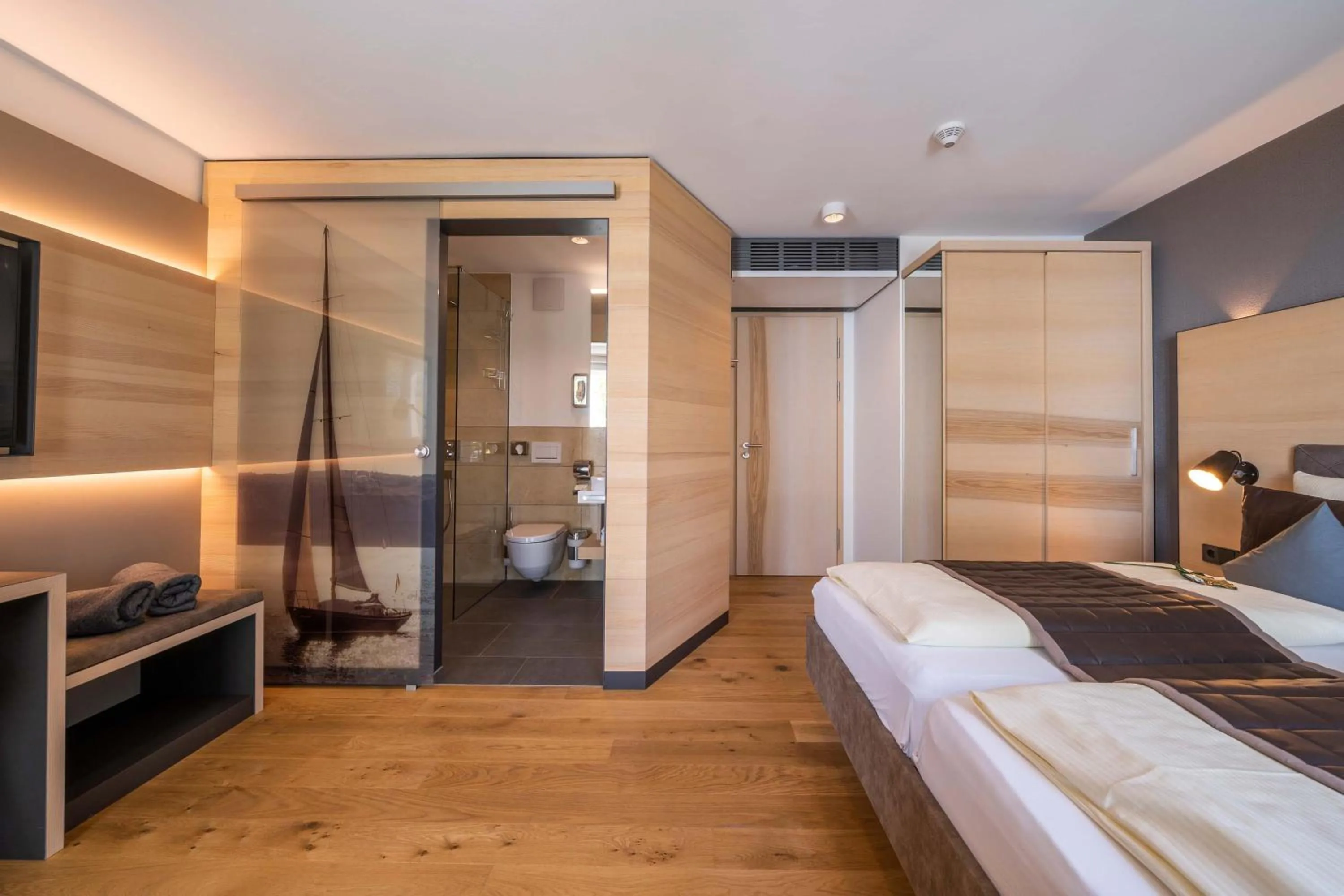 Bathroom, Bed in Boutiquehotel zur Winzerstube - Adults Only