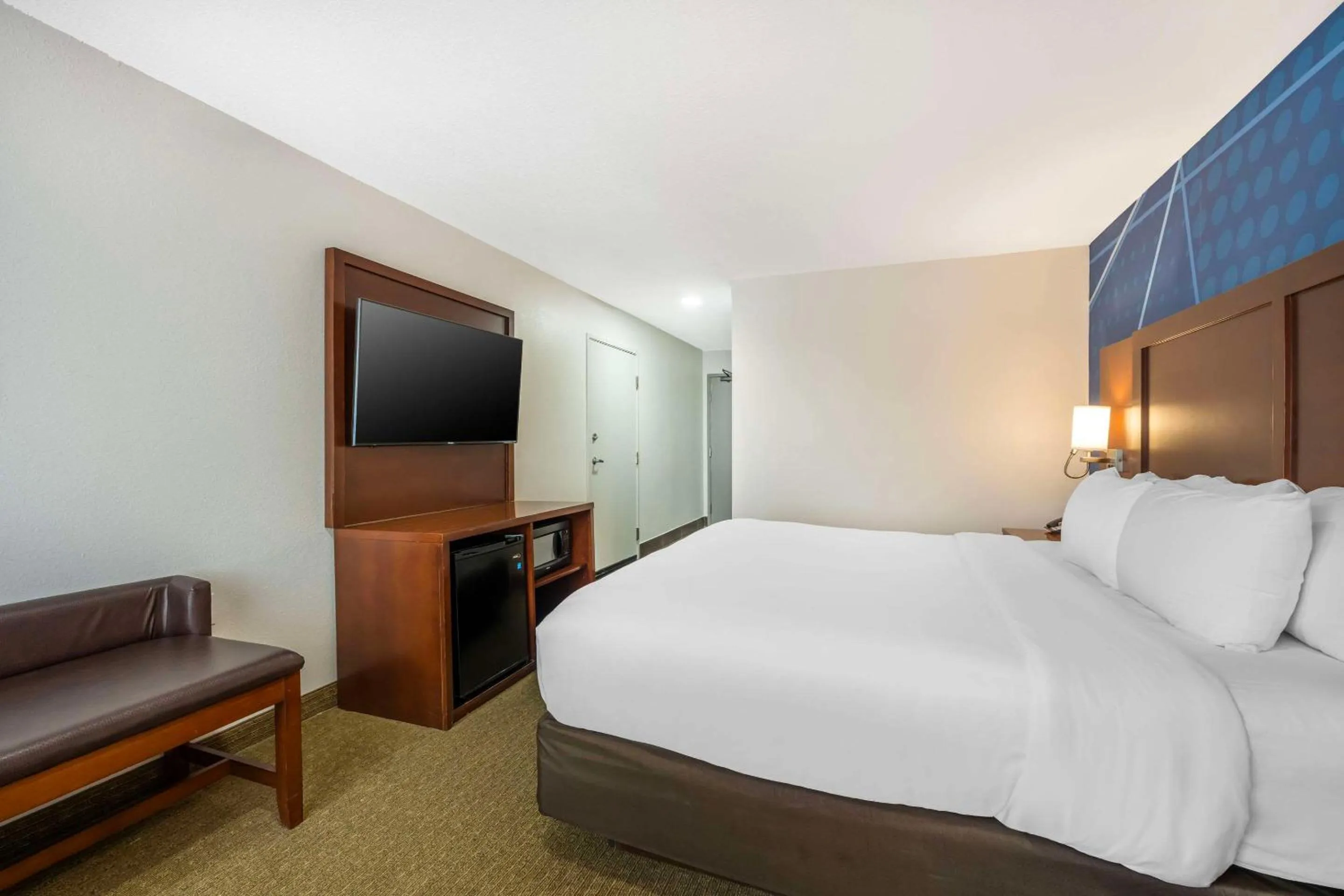 Bedroom, Bed in Comfort Suites Omaha East-Council Bluffs