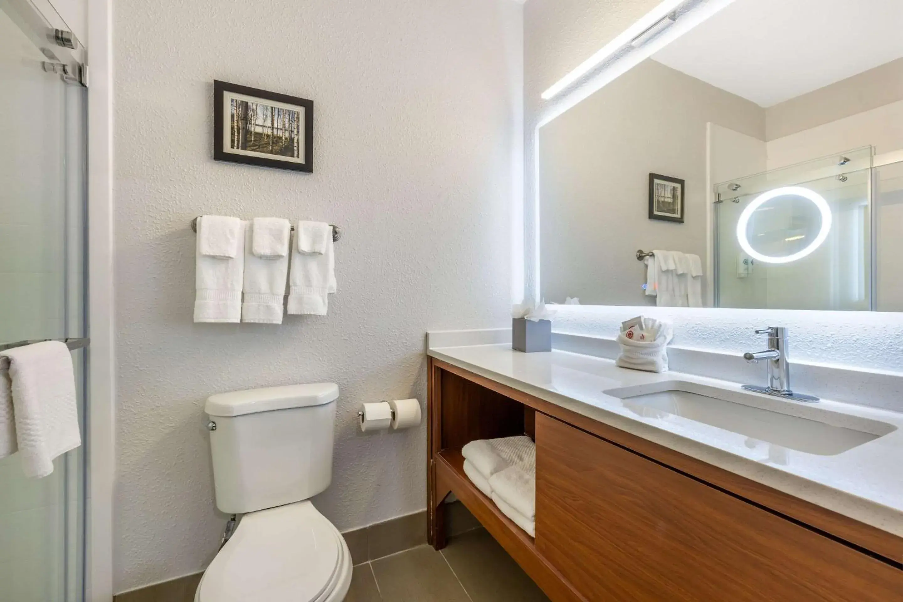 Bedroom in Comfort Suites Omaha East-Council Bluffs Bedroom in Comfort Suites Omaha East-Council Bluffs