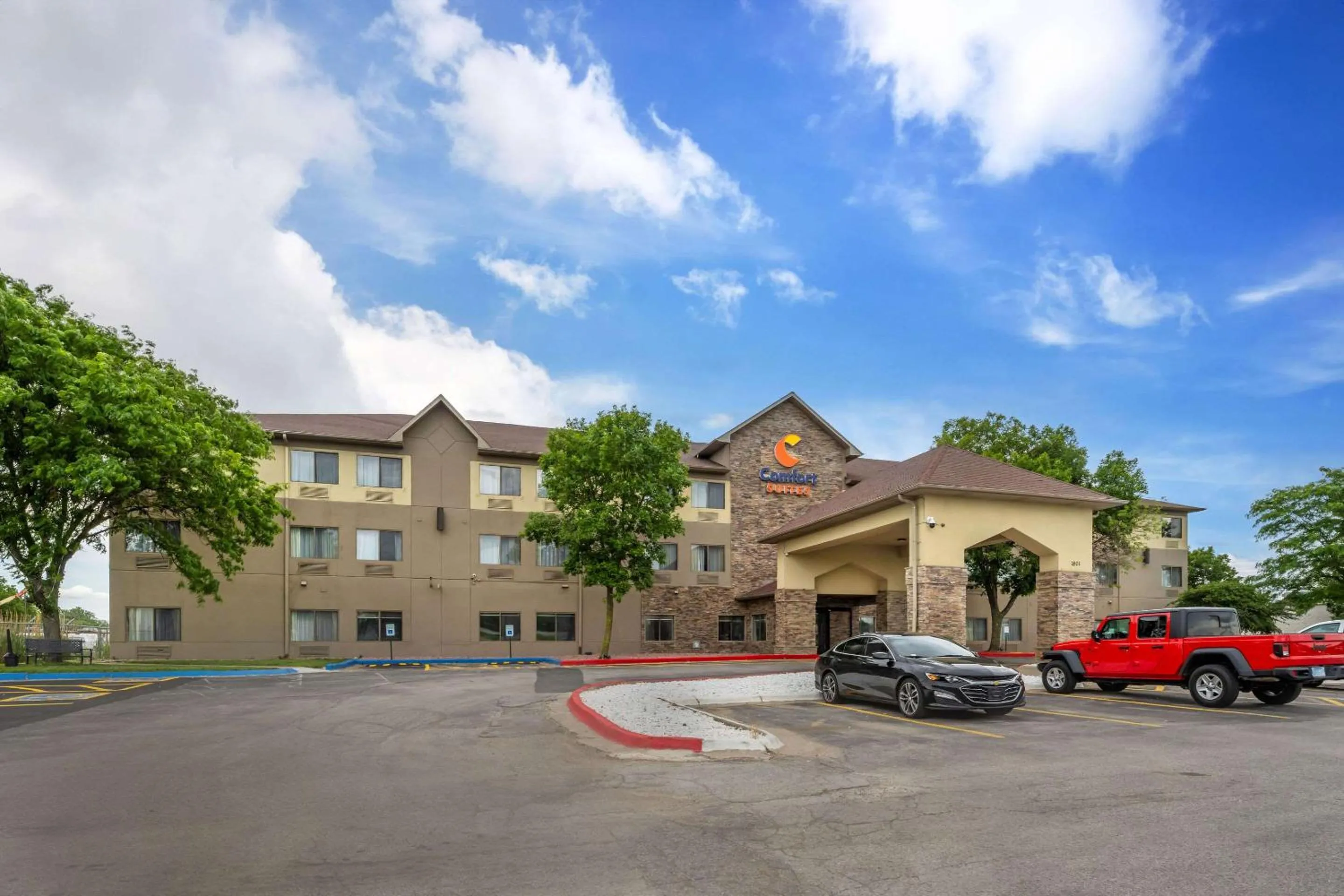 Property building in Comfort Suites Omaha East-Council Bluffs