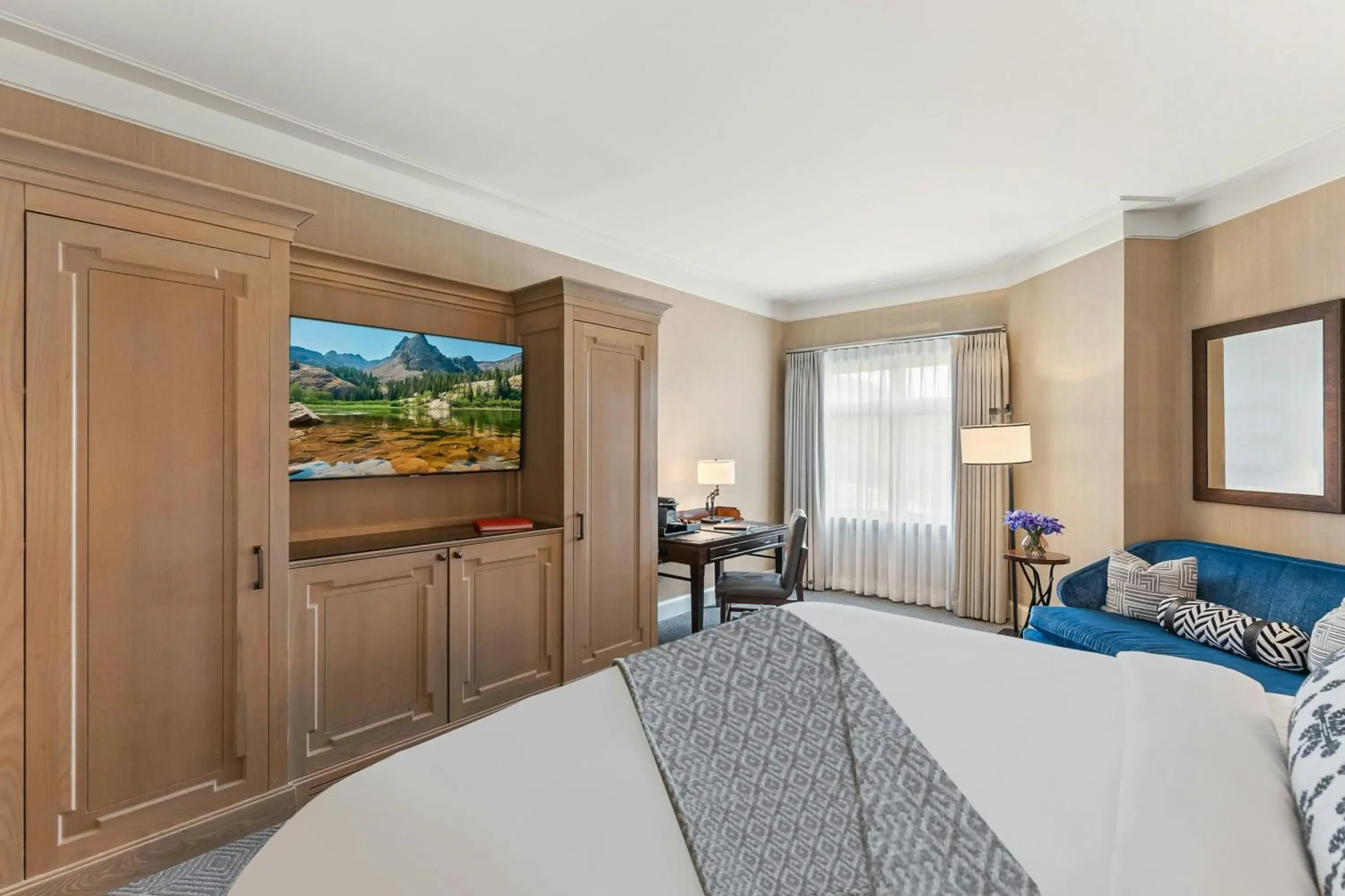 Deluxe Guest room, 1 King, Valley view in St. Regis Deer Valley Deluxe Guest room, 1 King, Valley view in St. Regis Deer Valley