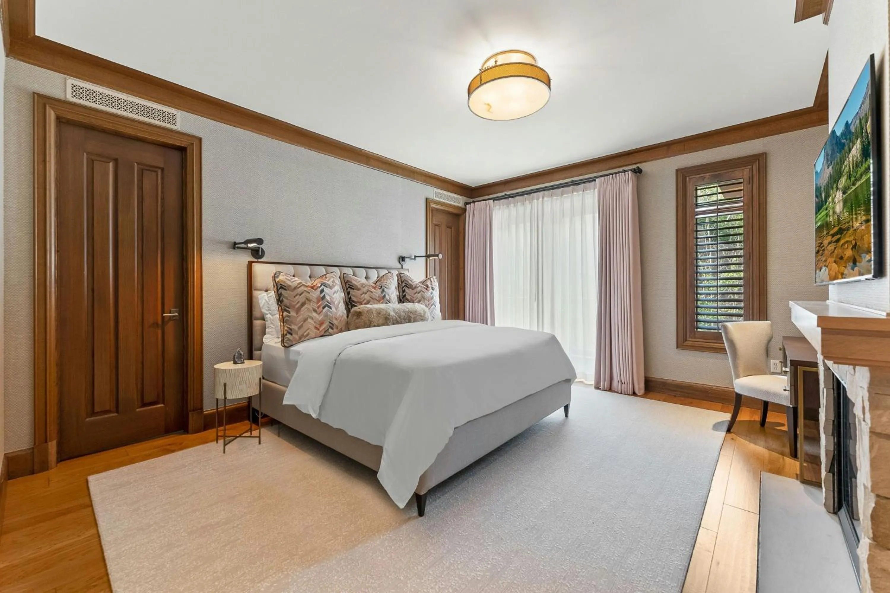 Photo of the whole room, Bed in St. Regis Deer Valley