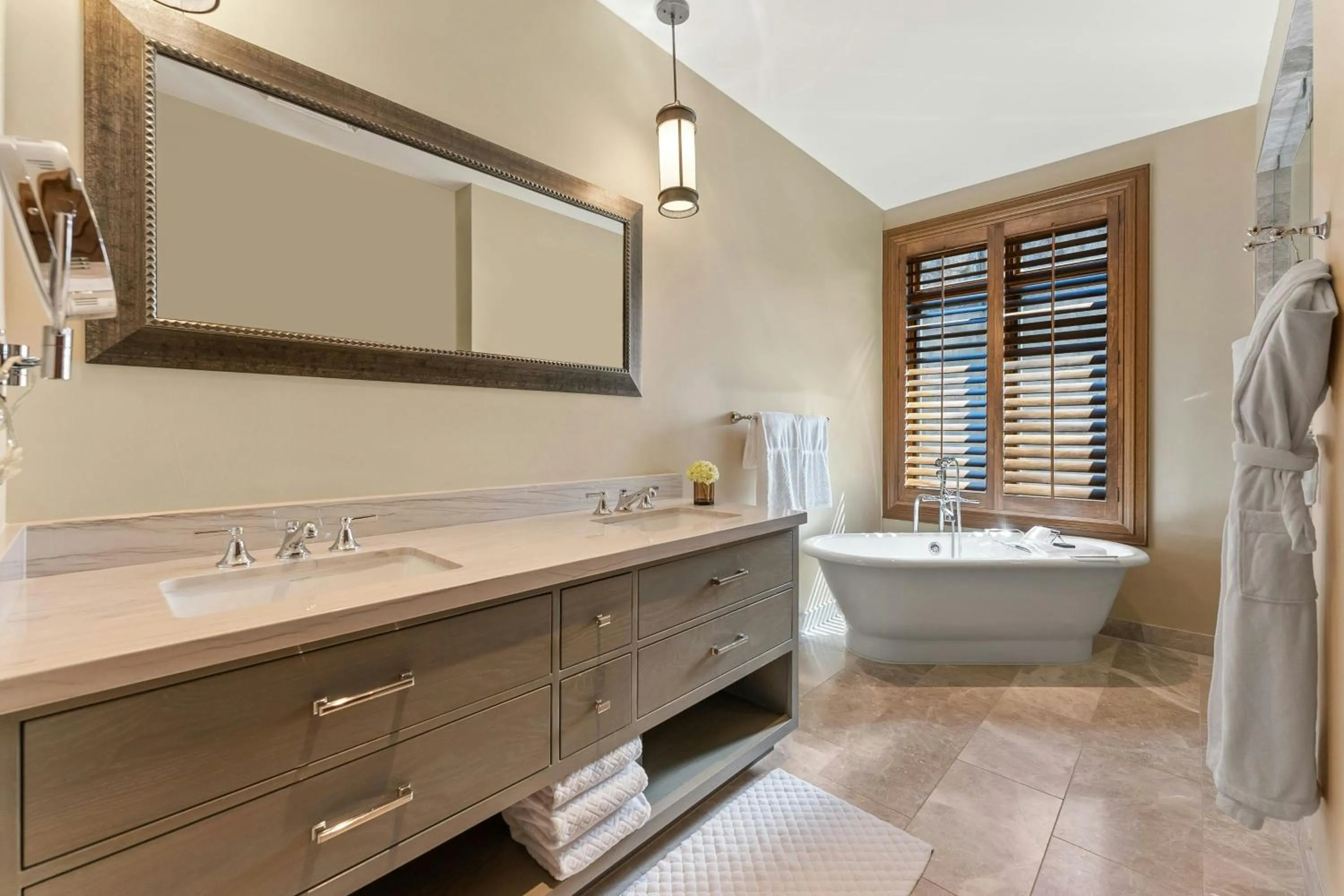 Photo of the whole room in St. Regis Deer Valley