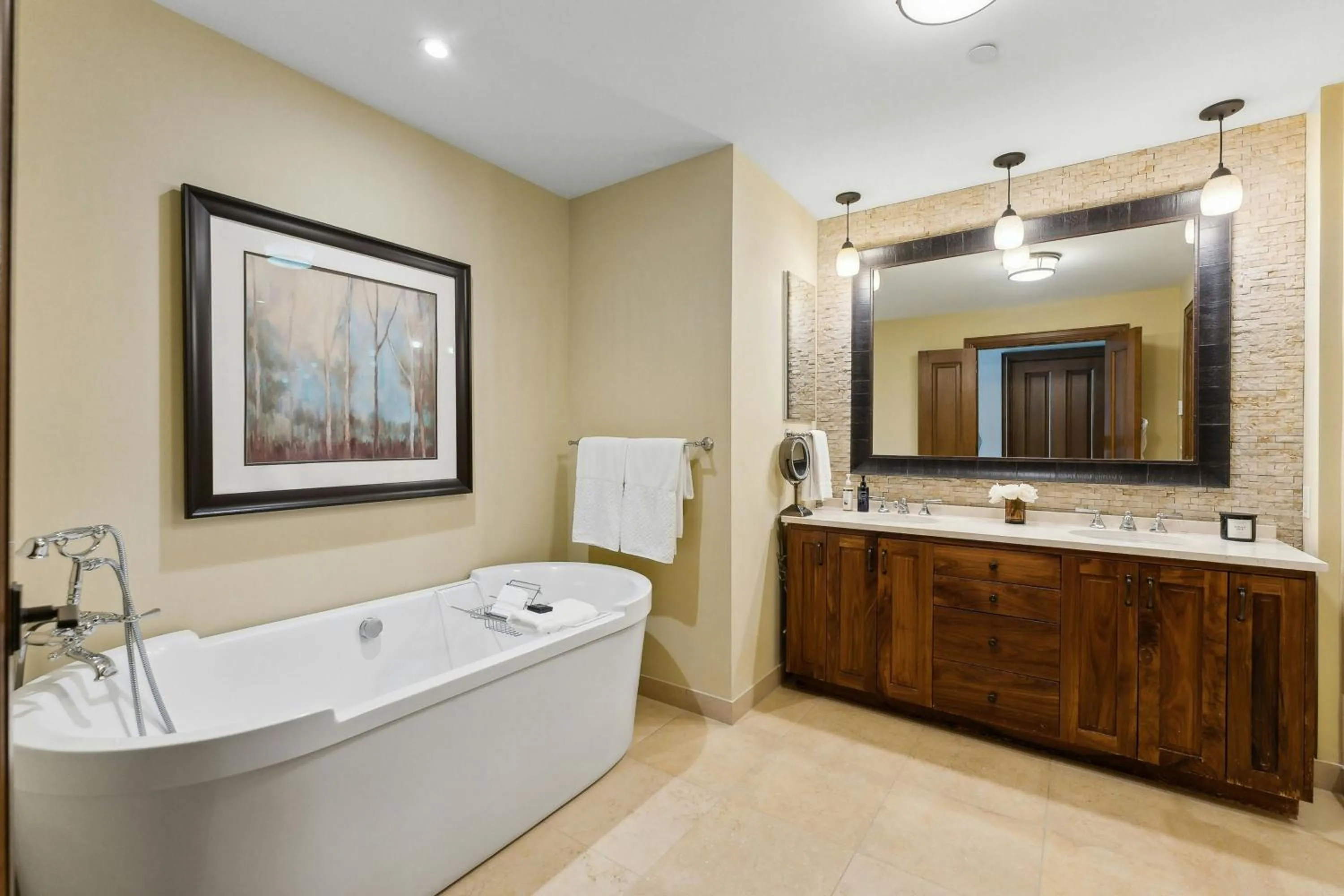 Photo of the whole room in St. Regis Deer Valley