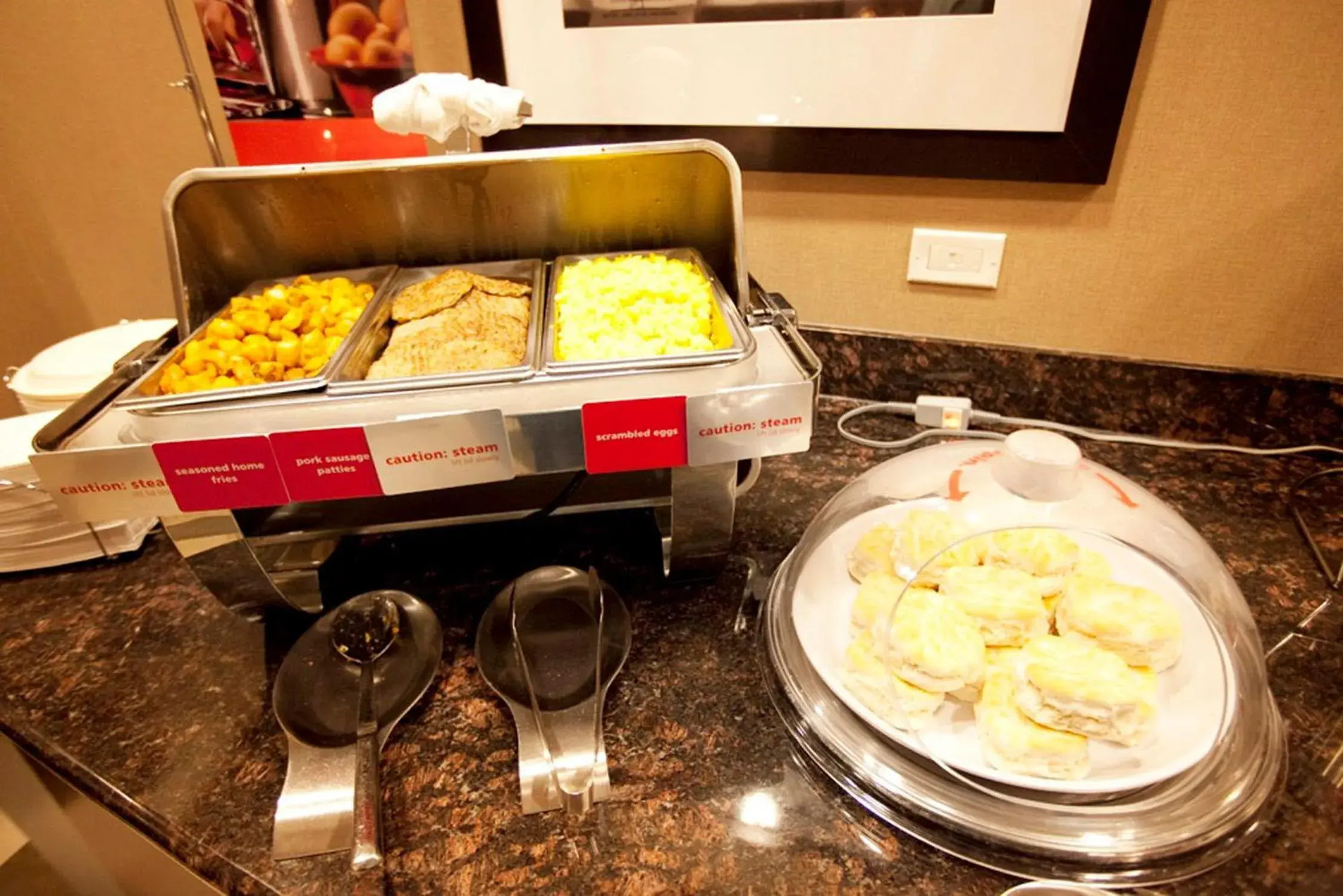 Breakfast in Hampton Inn & Suites by Hilton Seattle/Kent Breakfast in Hampton Inn & Suites by Hilton Seattle/Kent
